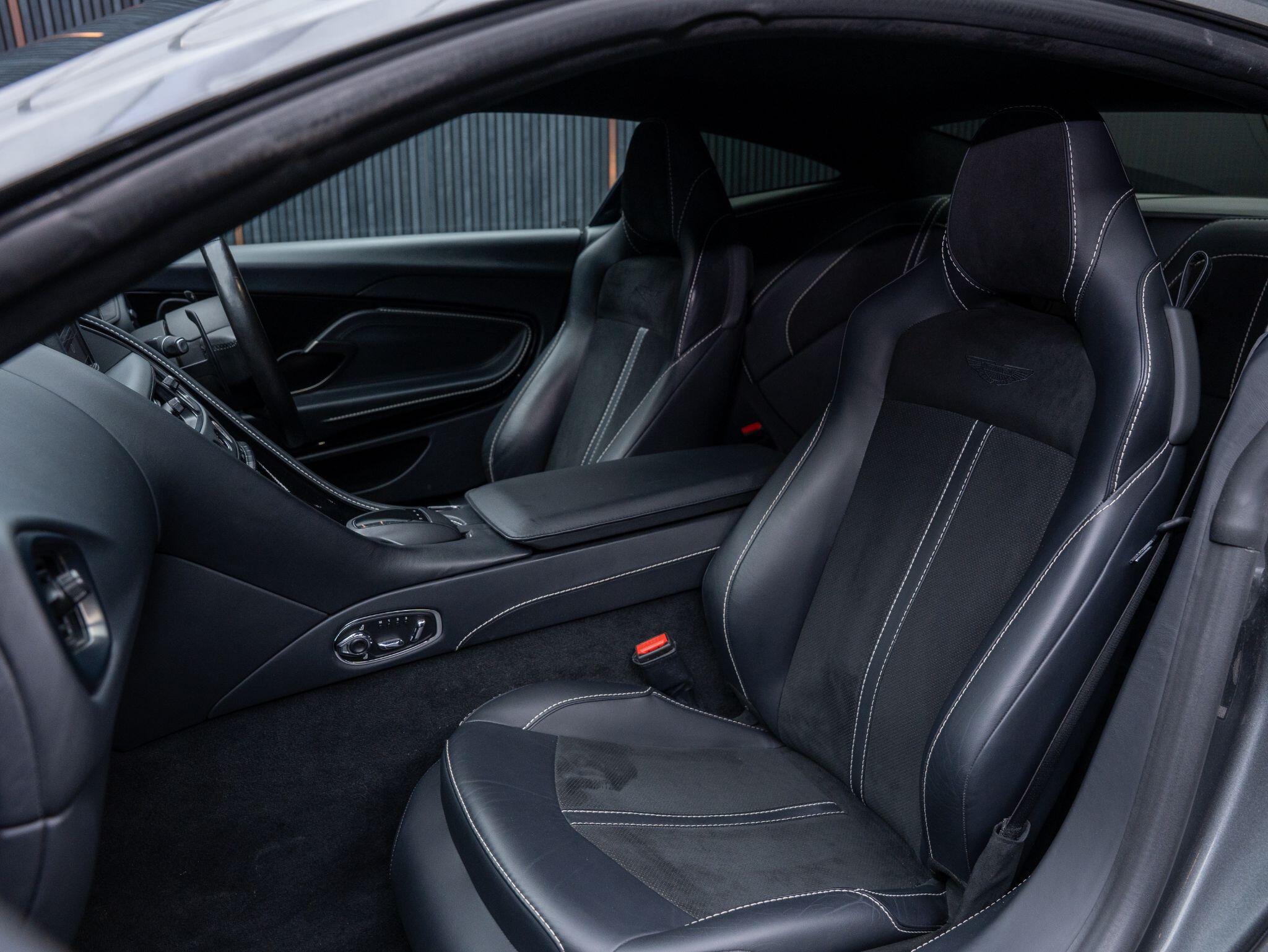 Aston Martin DB11 view 29