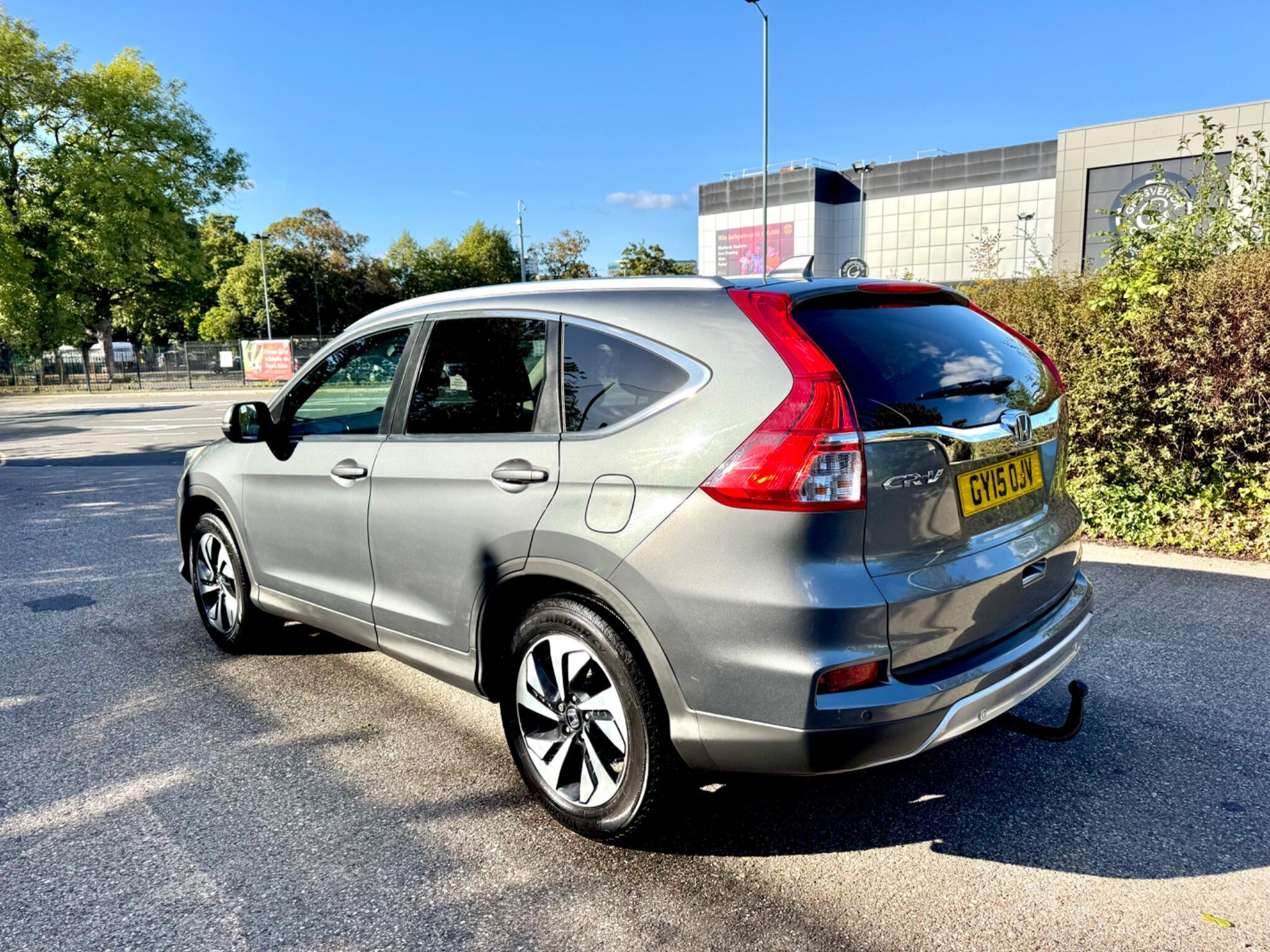 Honda CR-V view 3