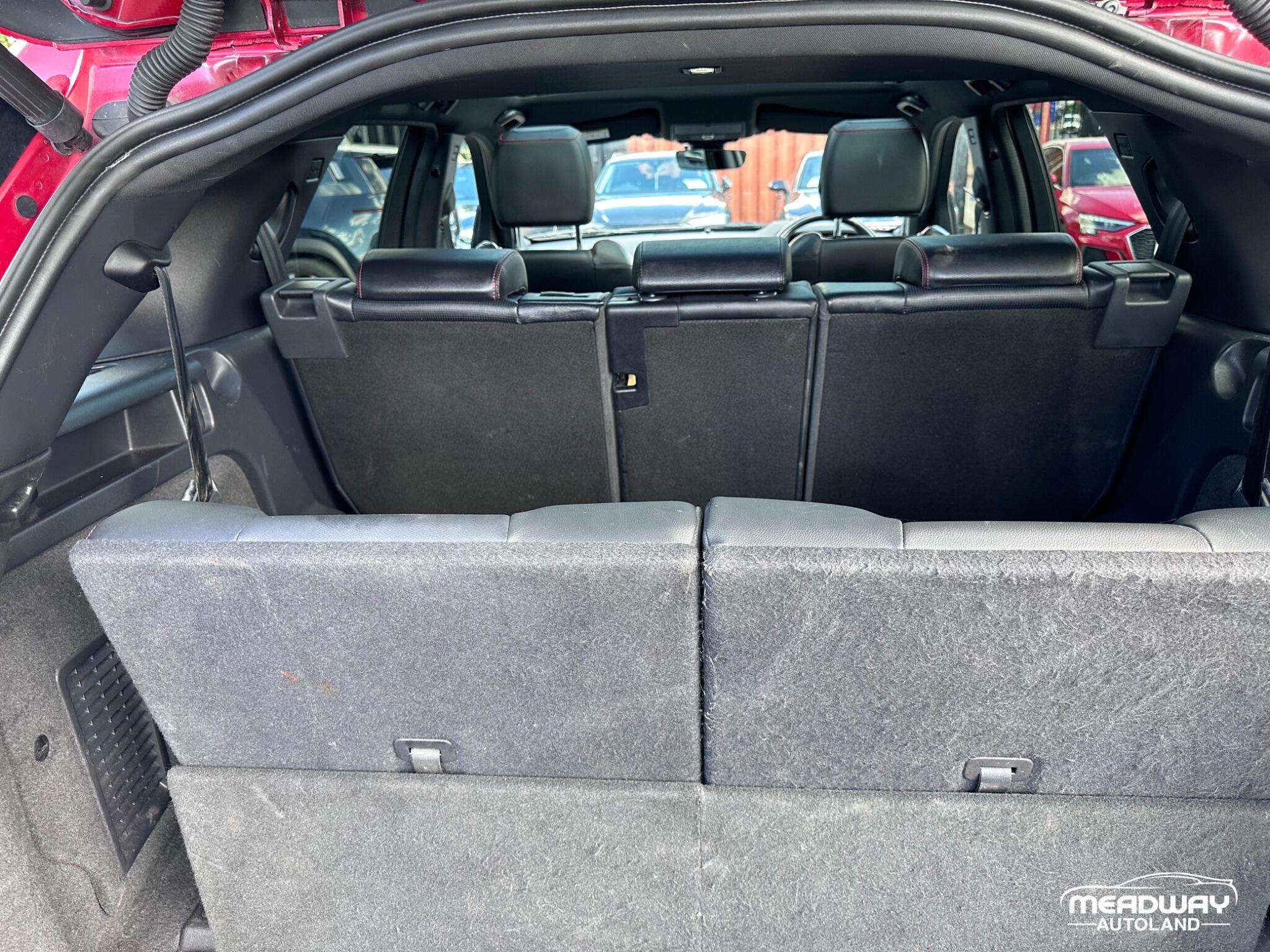 Land Rover Discovery Sport view 23