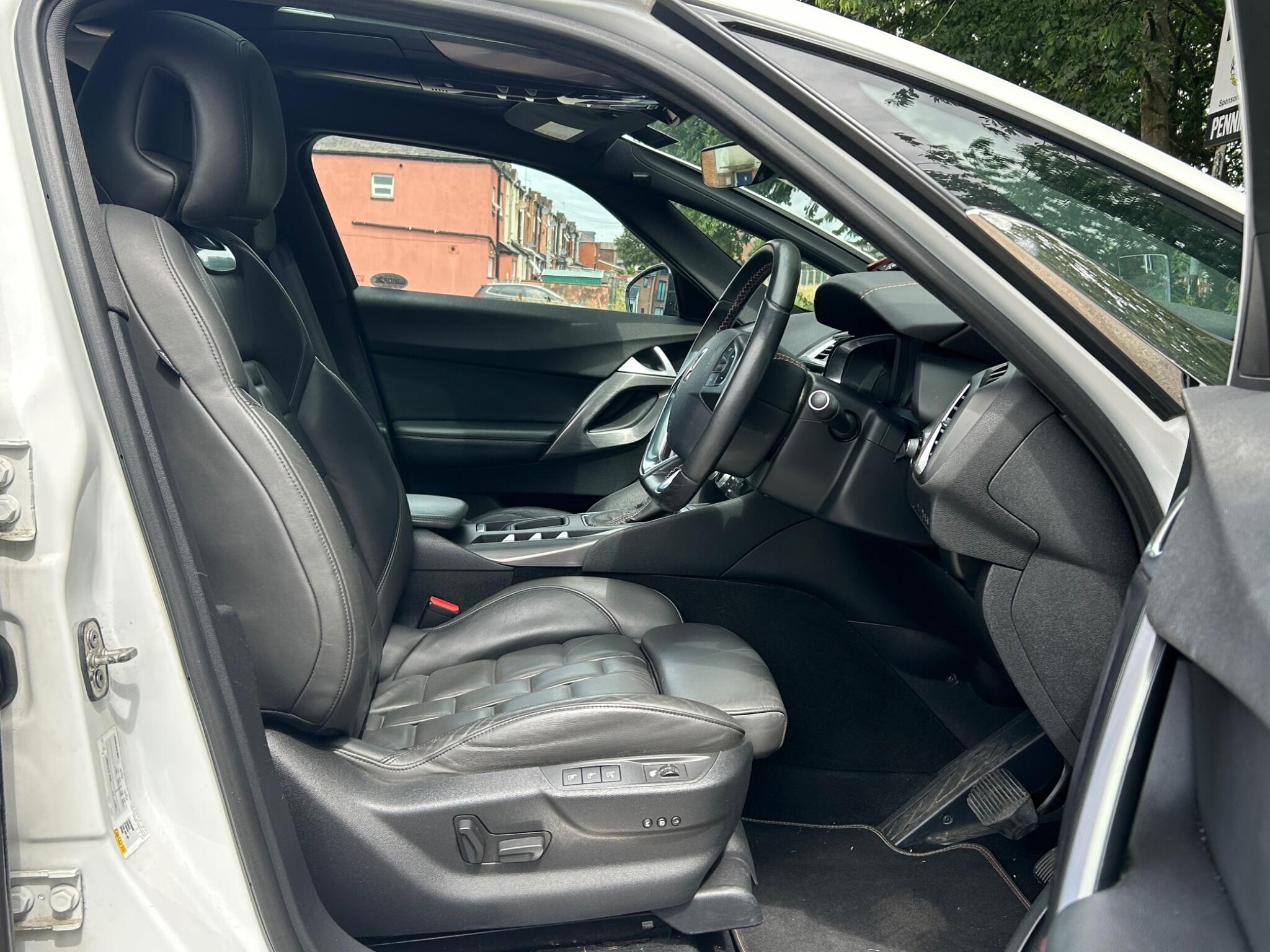 DS Automobiles DS 5 view 16
