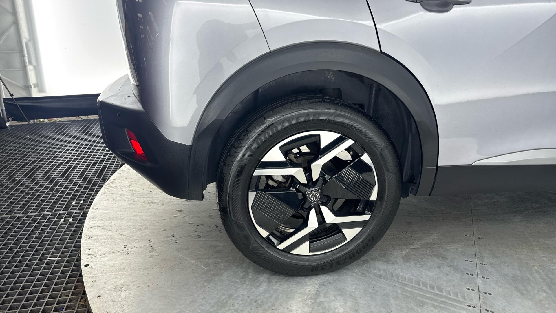Peugeot 2008 view 18