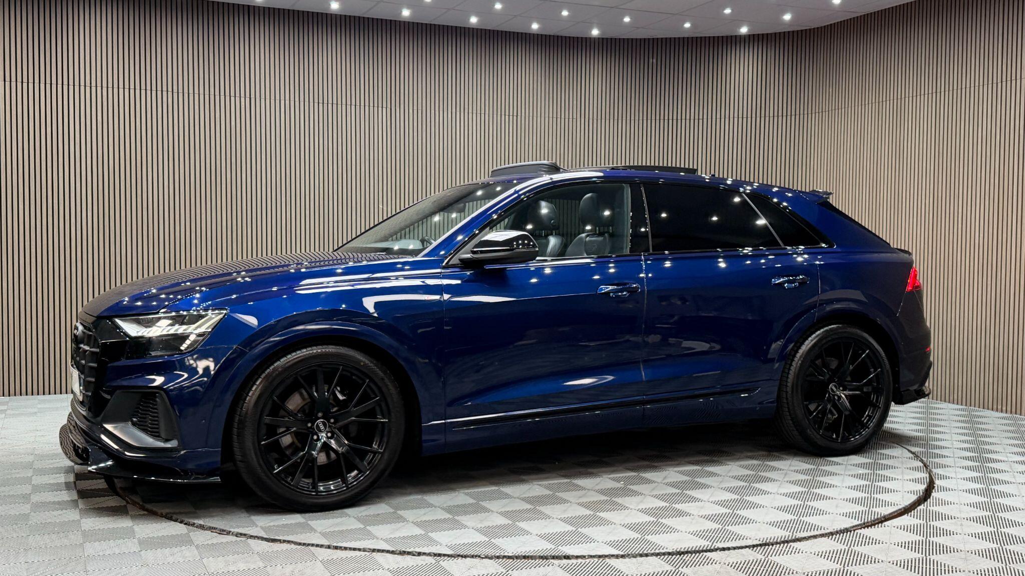 Audi Q8 view 56