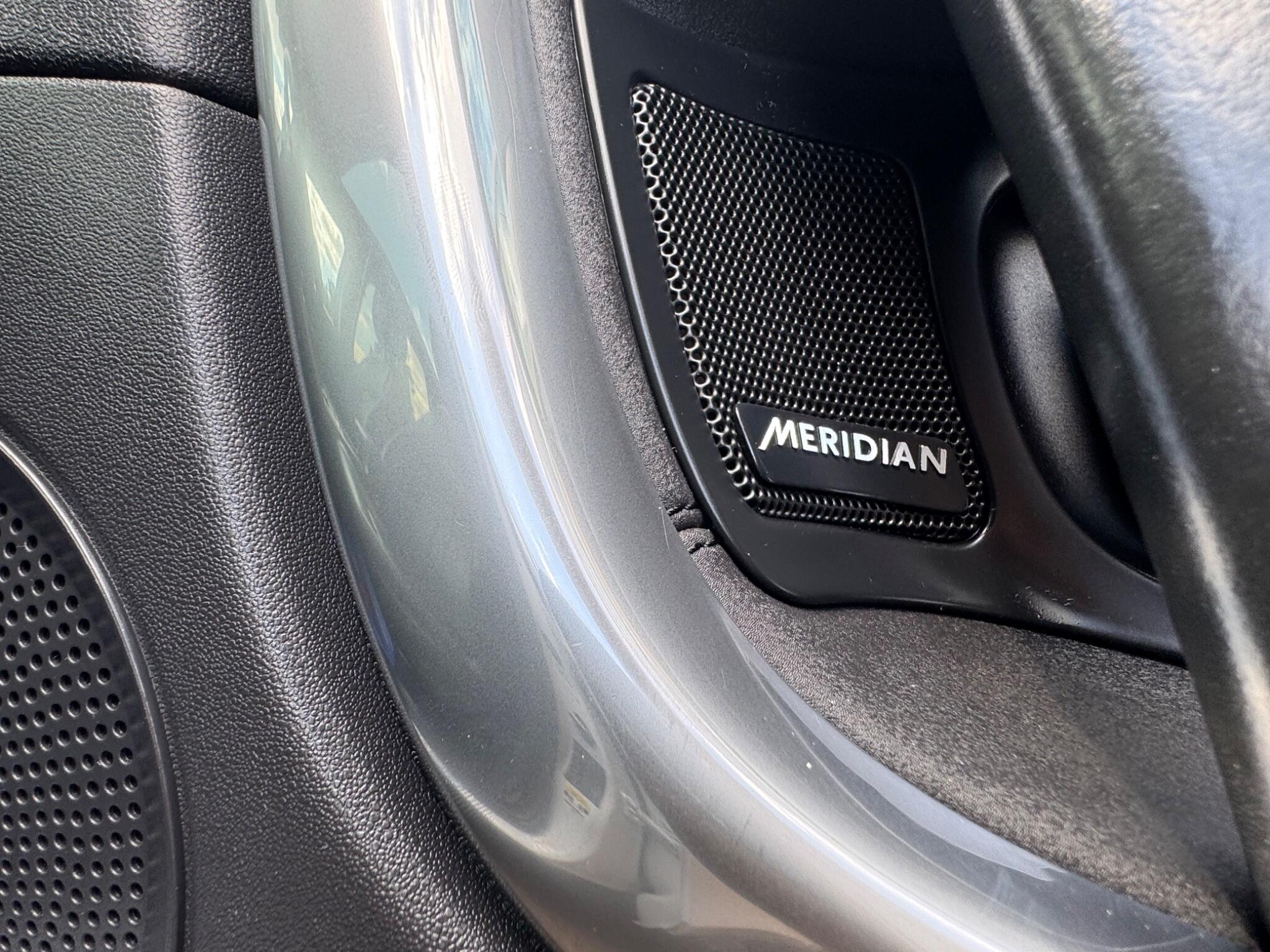 Land Rover Discovery Sport view 15