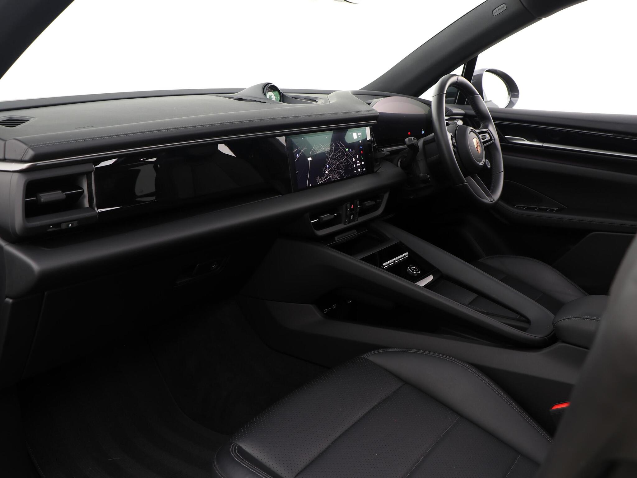 Porsche Macan view 3