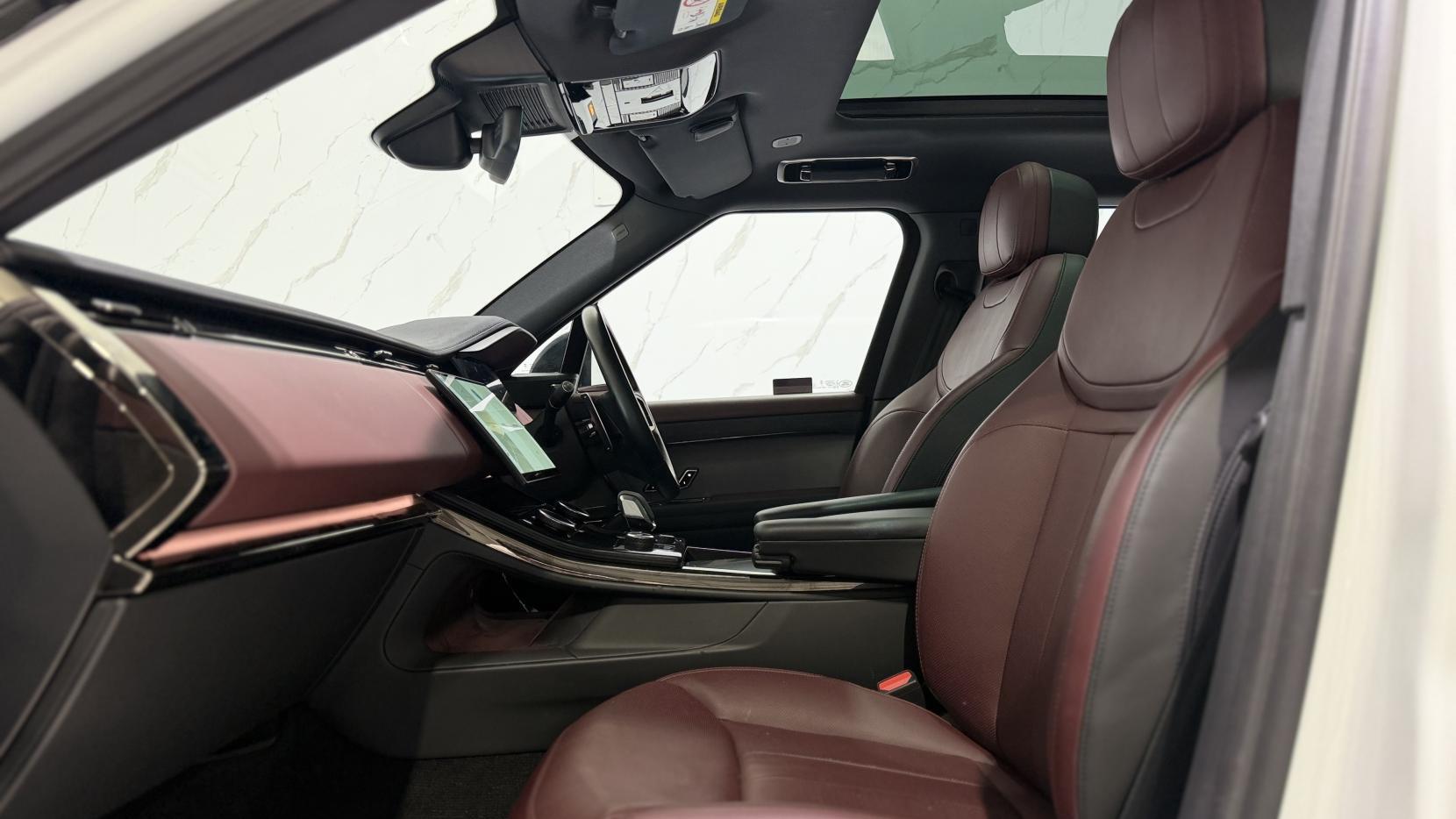 Land Rover Range Rover Sport view 11