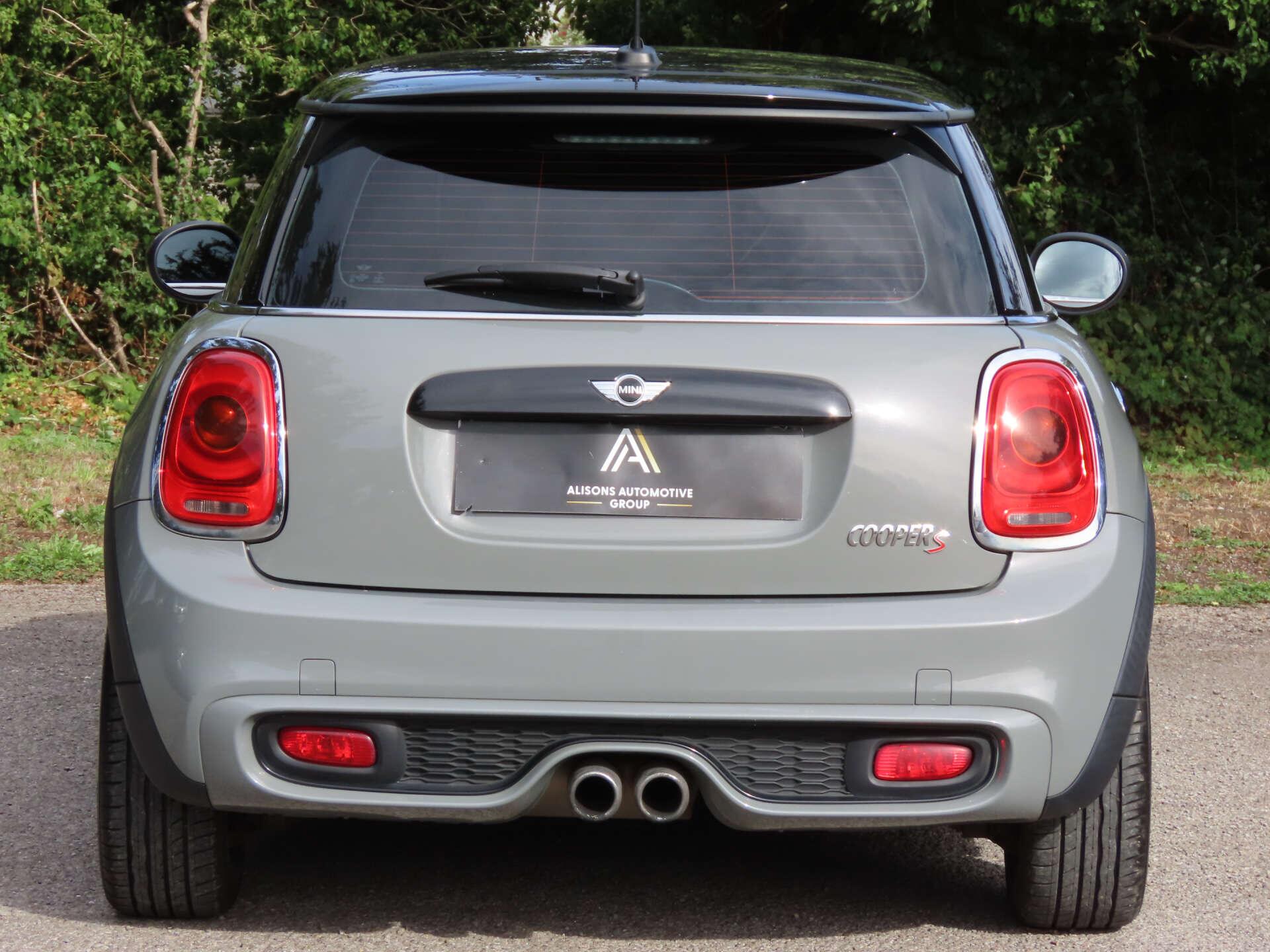 Mini Hatch view 5