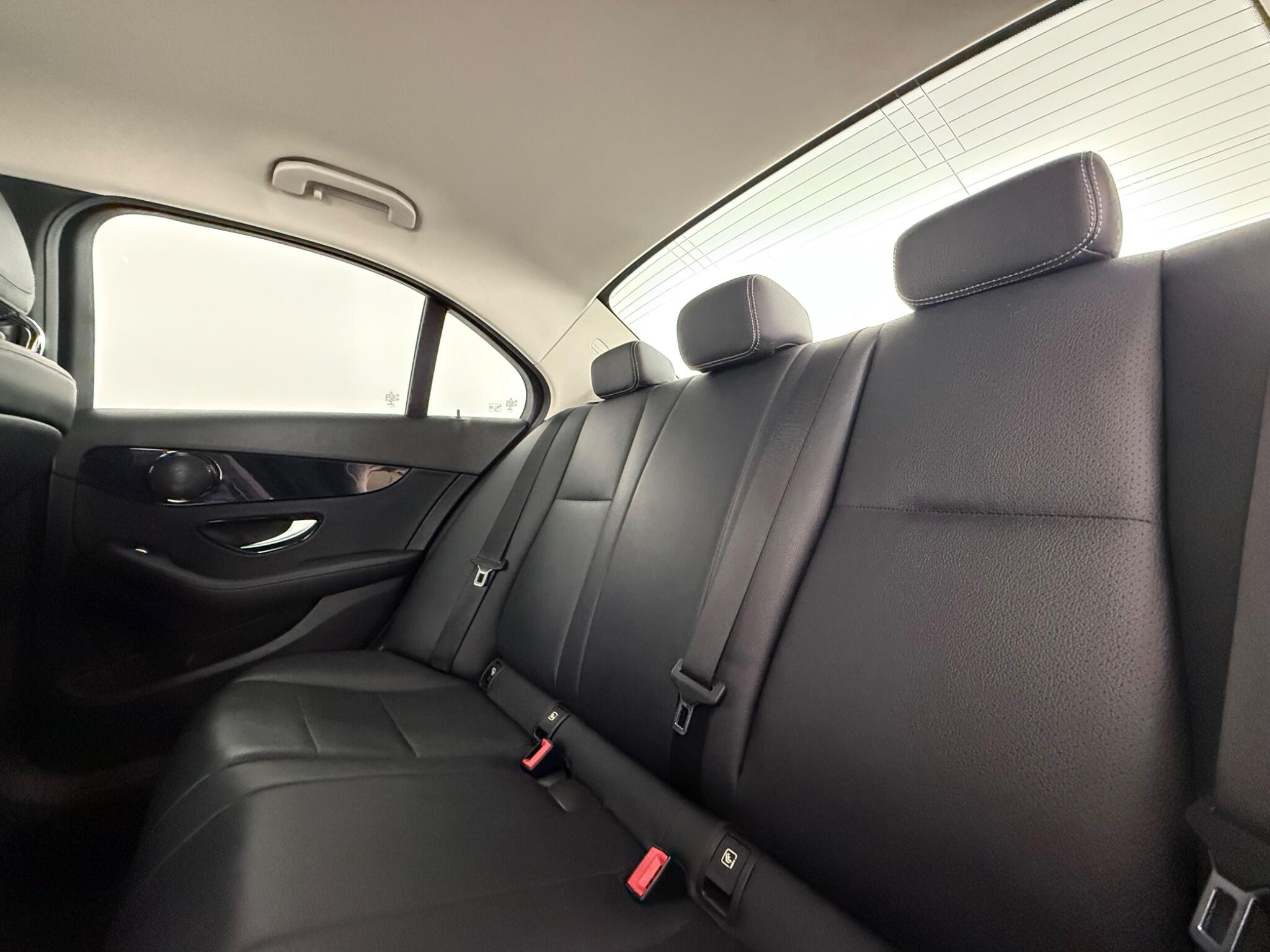Mercedes-Benz C-Class view 24