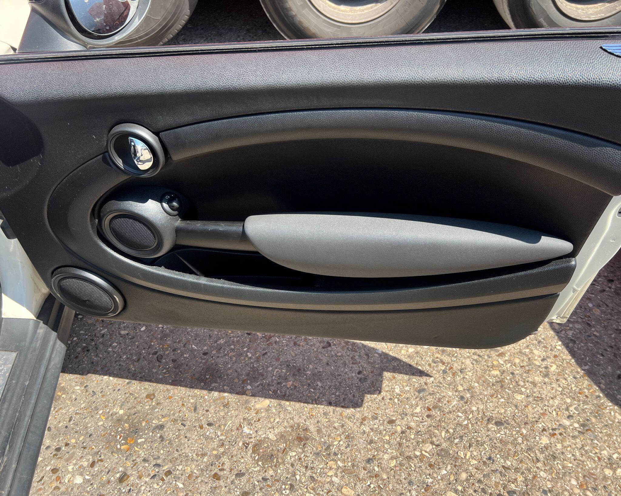 Mini Hatch view 9