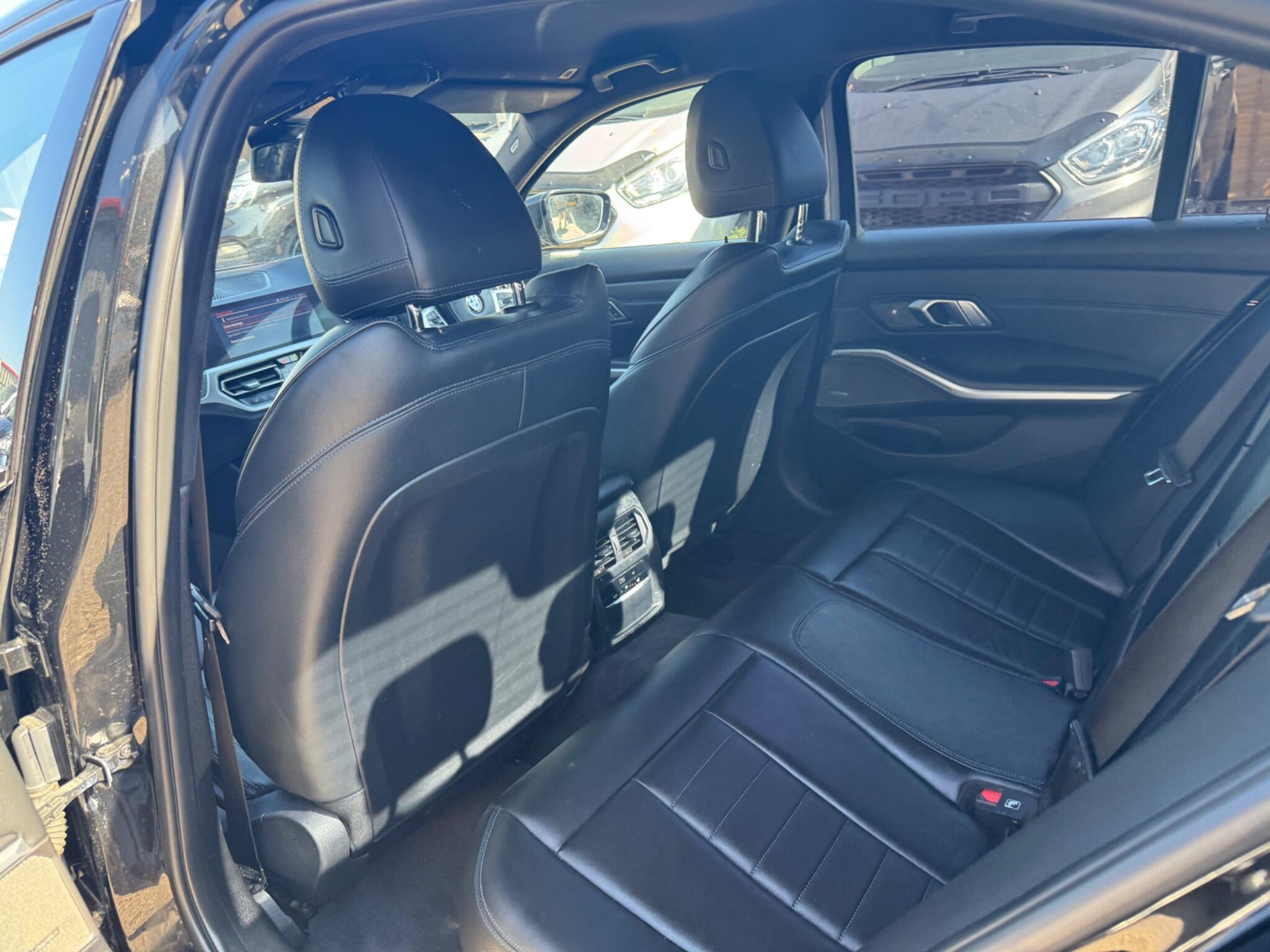 BMW 3 Series view 19