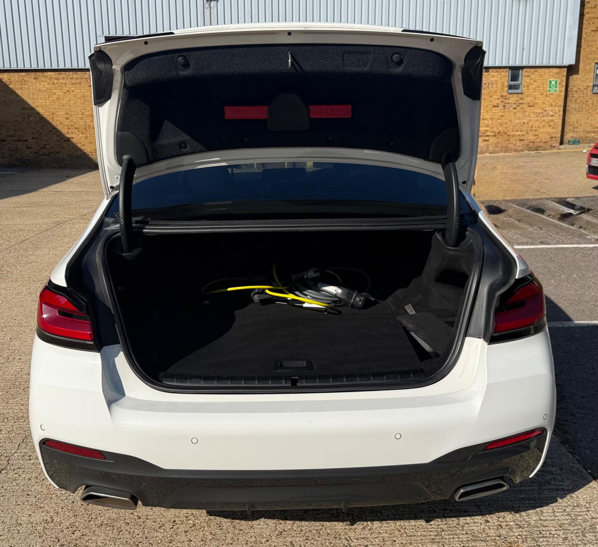 BMW 5 Series view 31