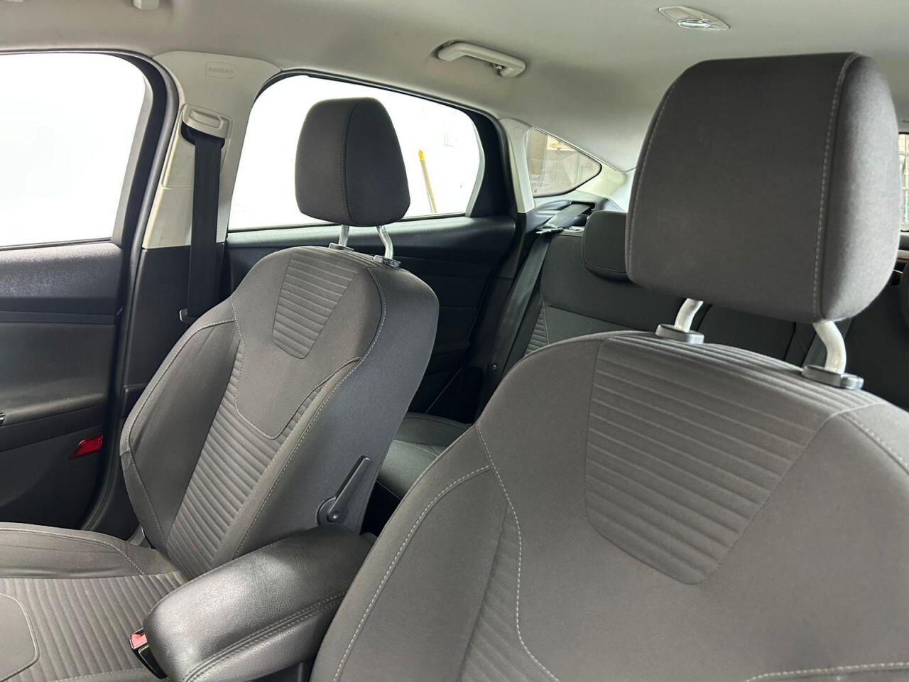 Ford Focus view 12