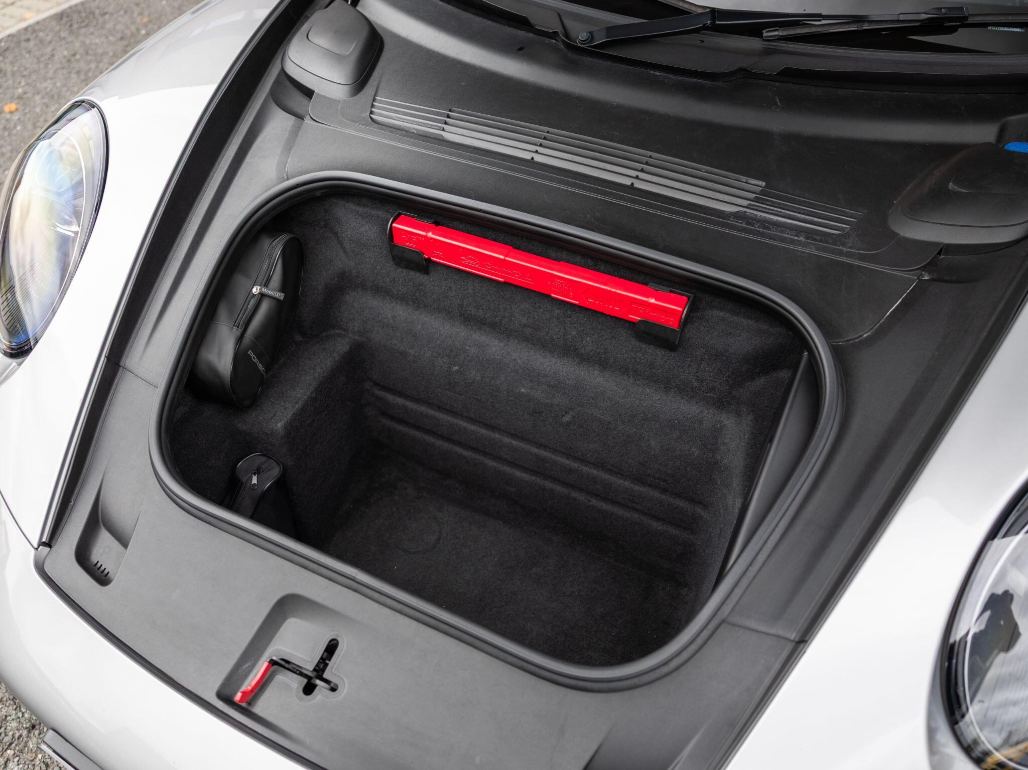 Porsche 911 view 19