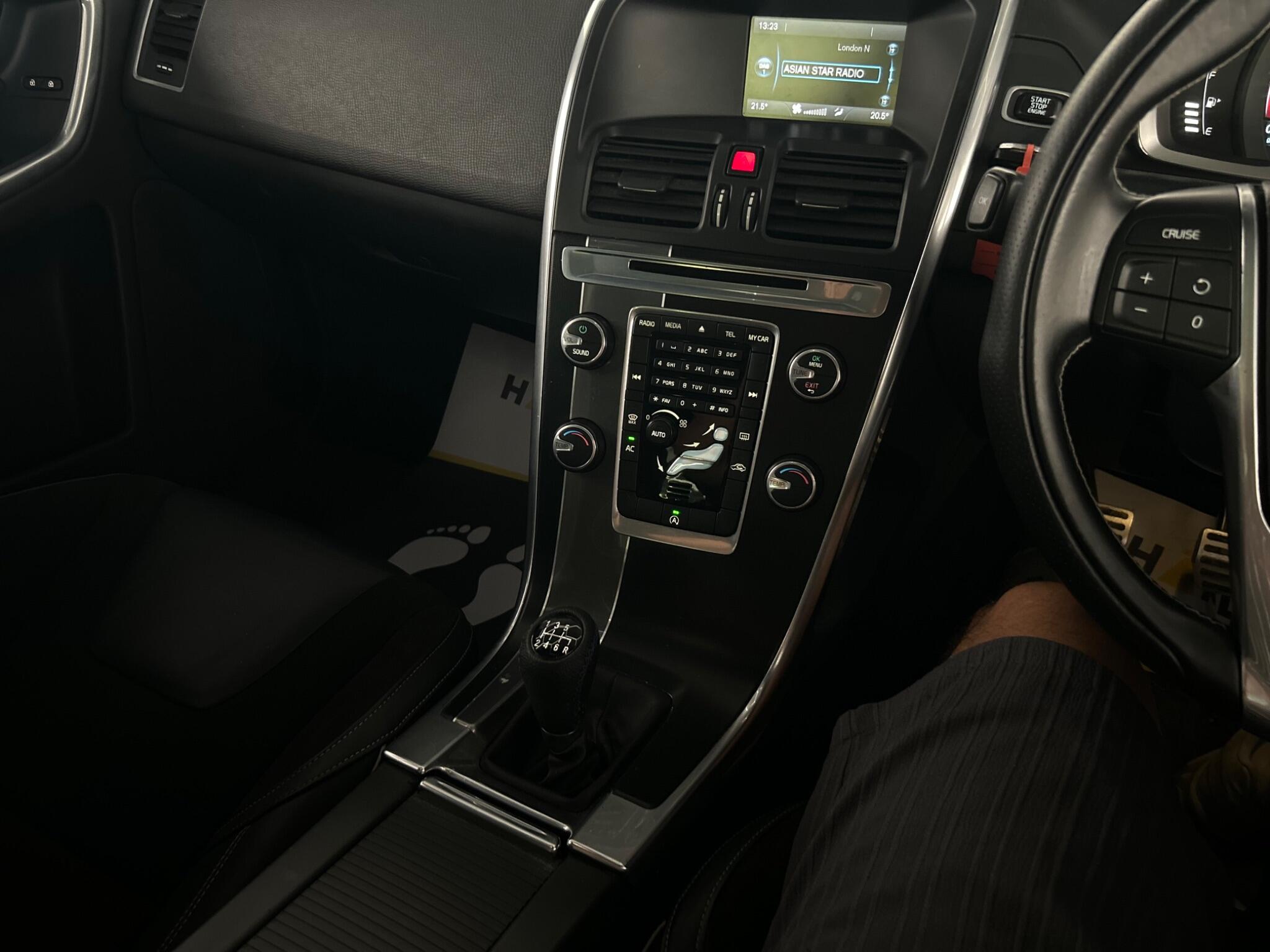 Volvo XC60 view 16