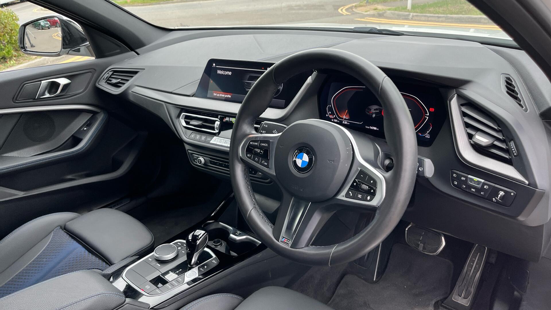 BMW 1 Series view 6