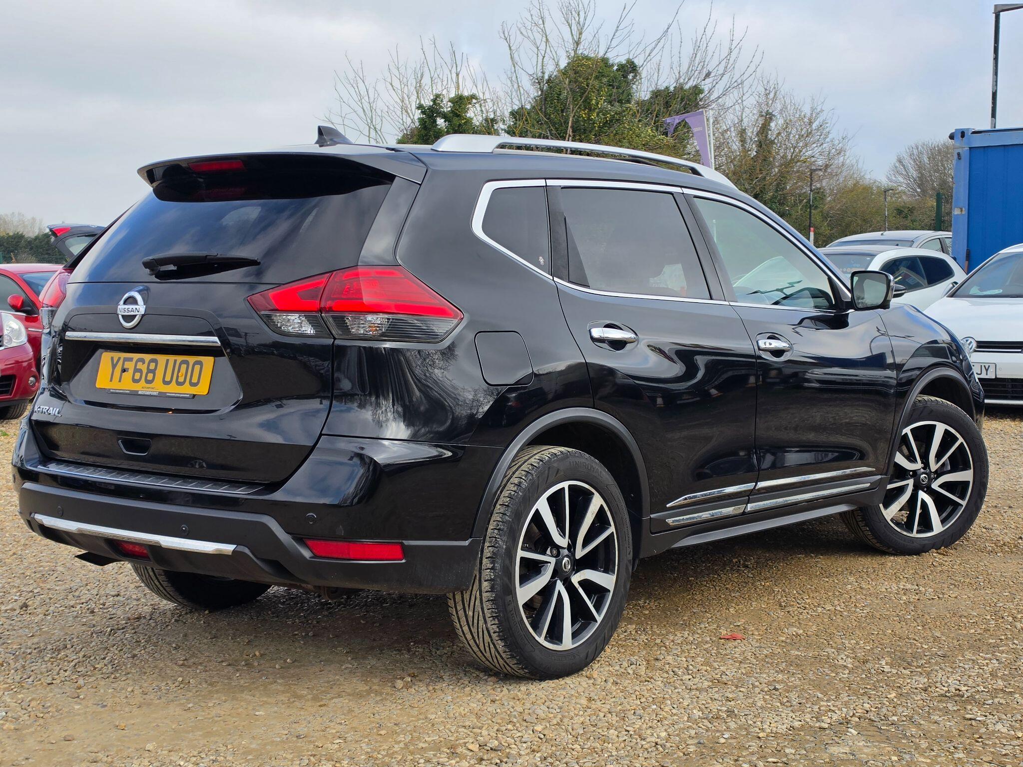 Nissan X-Trail view 3