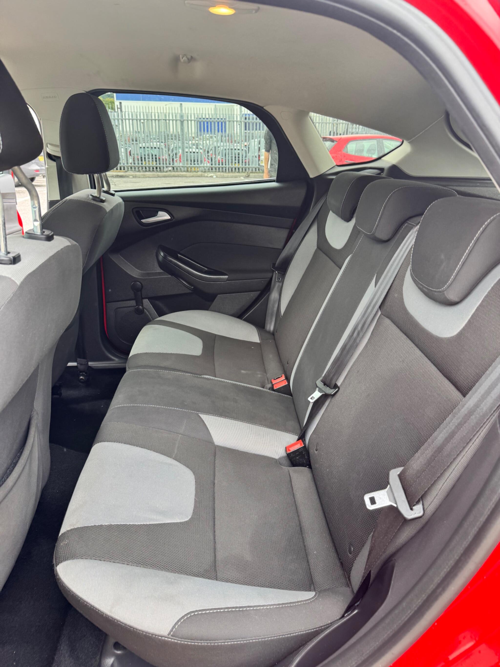 Ford Focus view 27