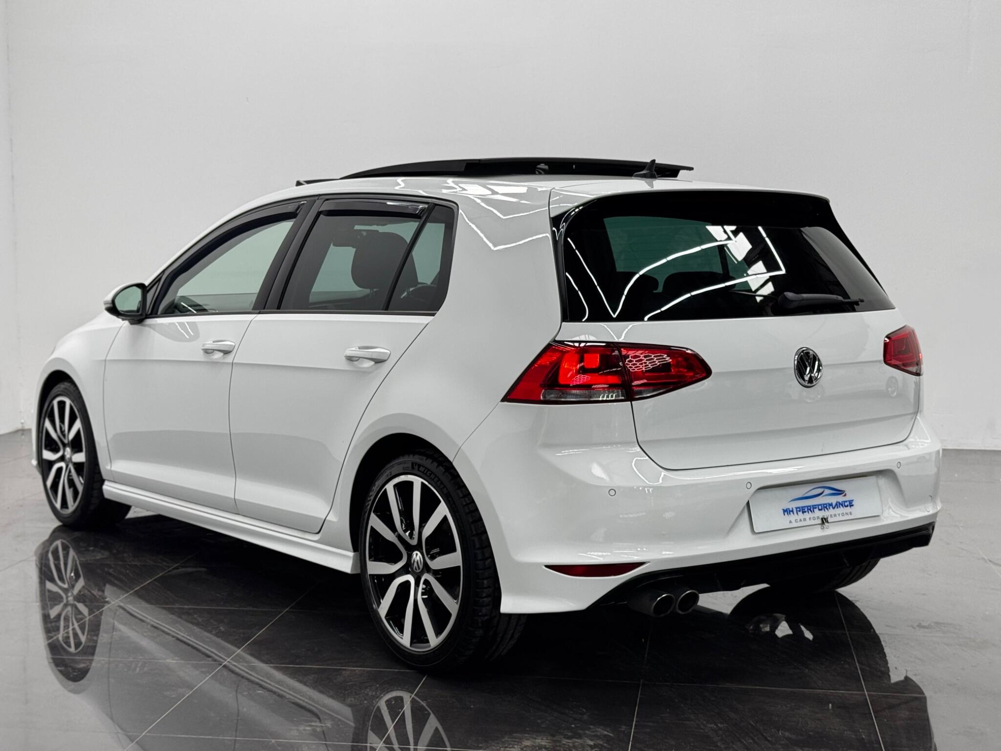 Volkswagen Golf view 6