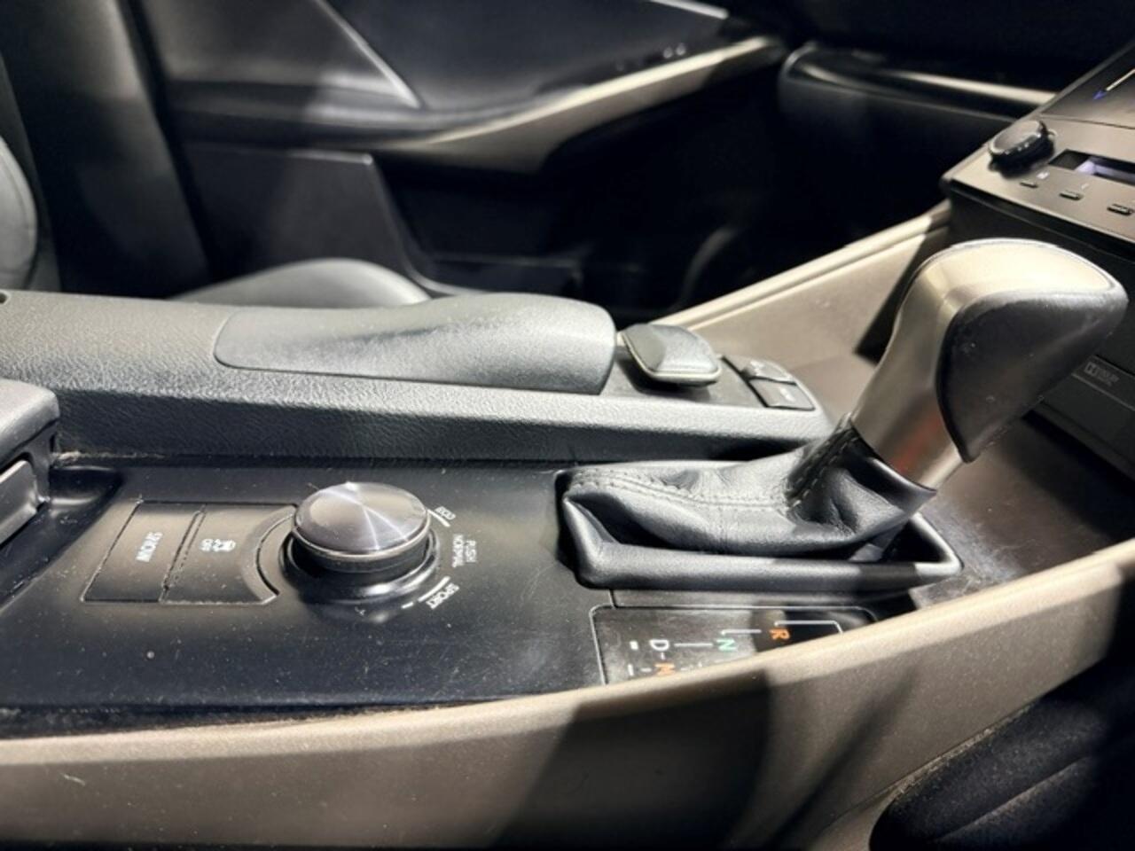 Lexus IS view 22