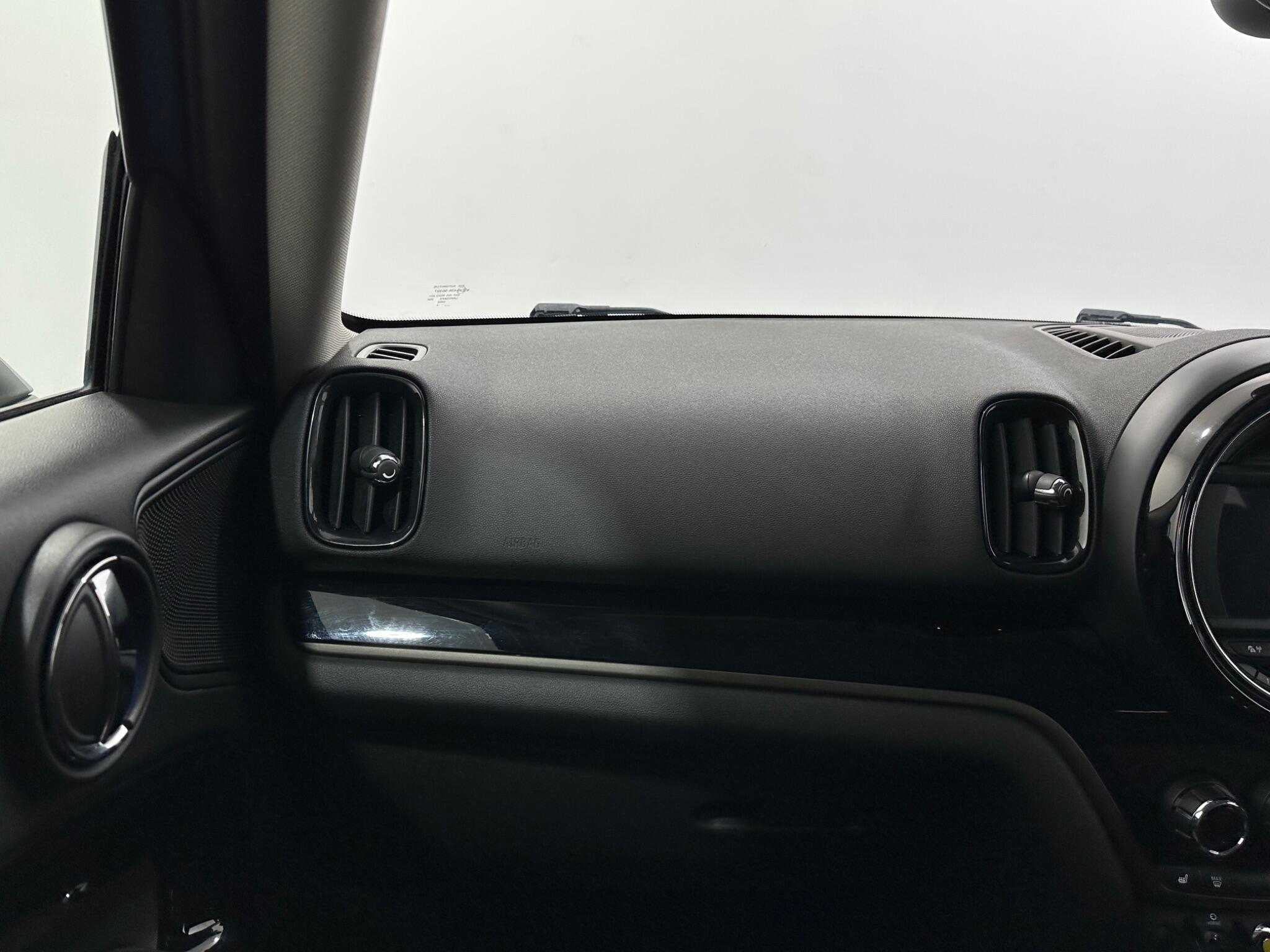 Mini Countryman view 30