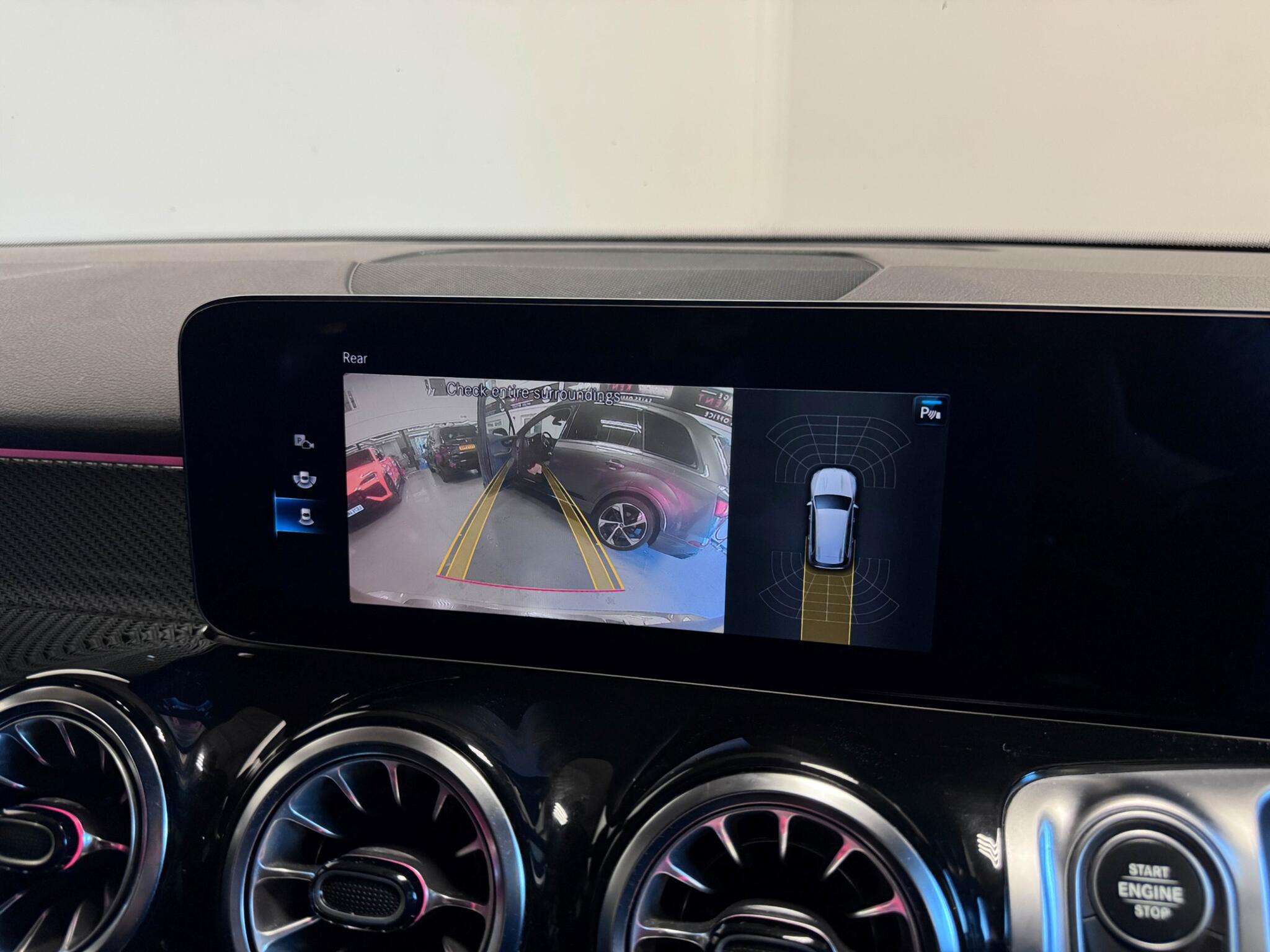 Mercedes-Benz GLB view 11