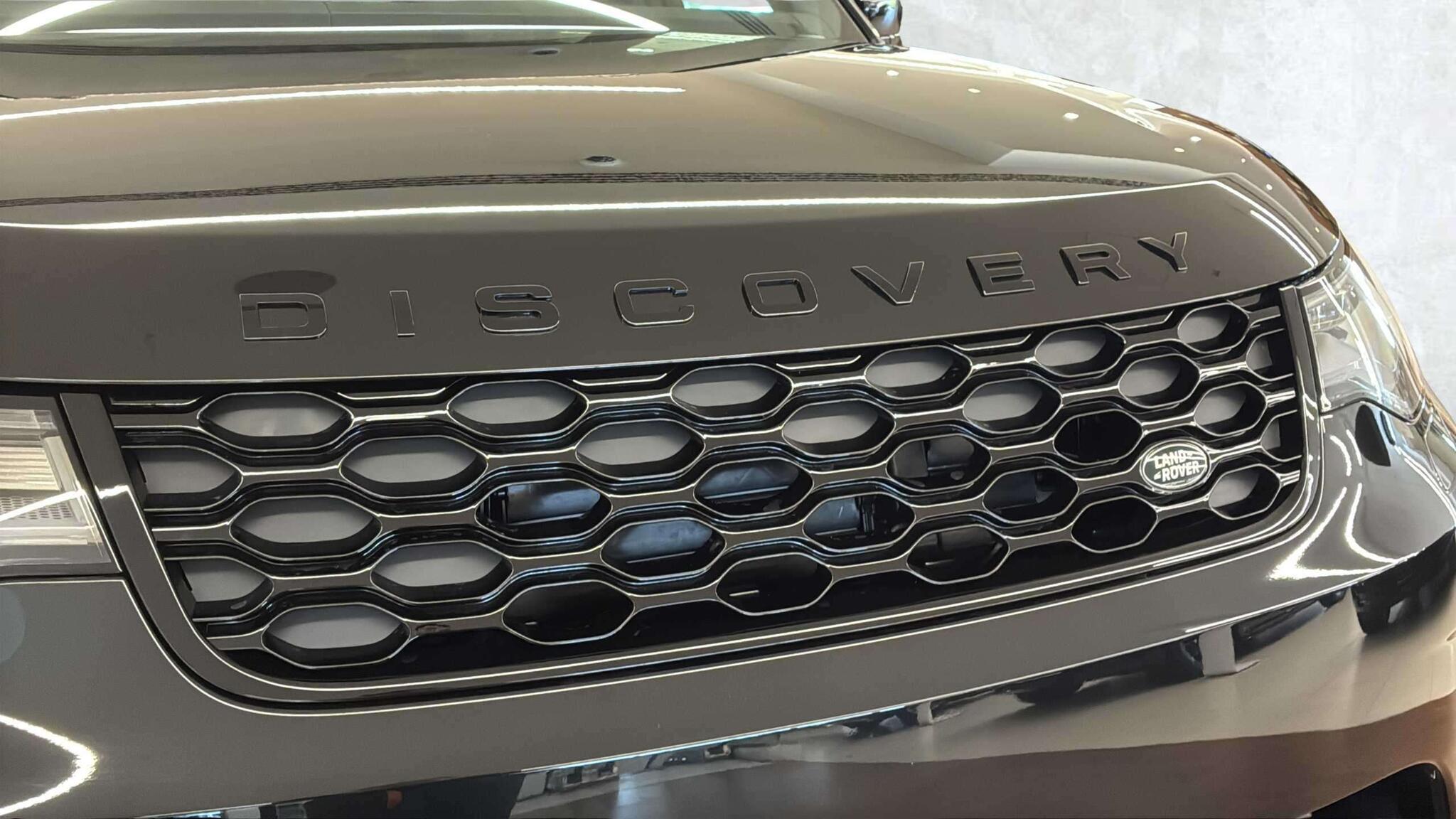 Land Rover Discovery view 21