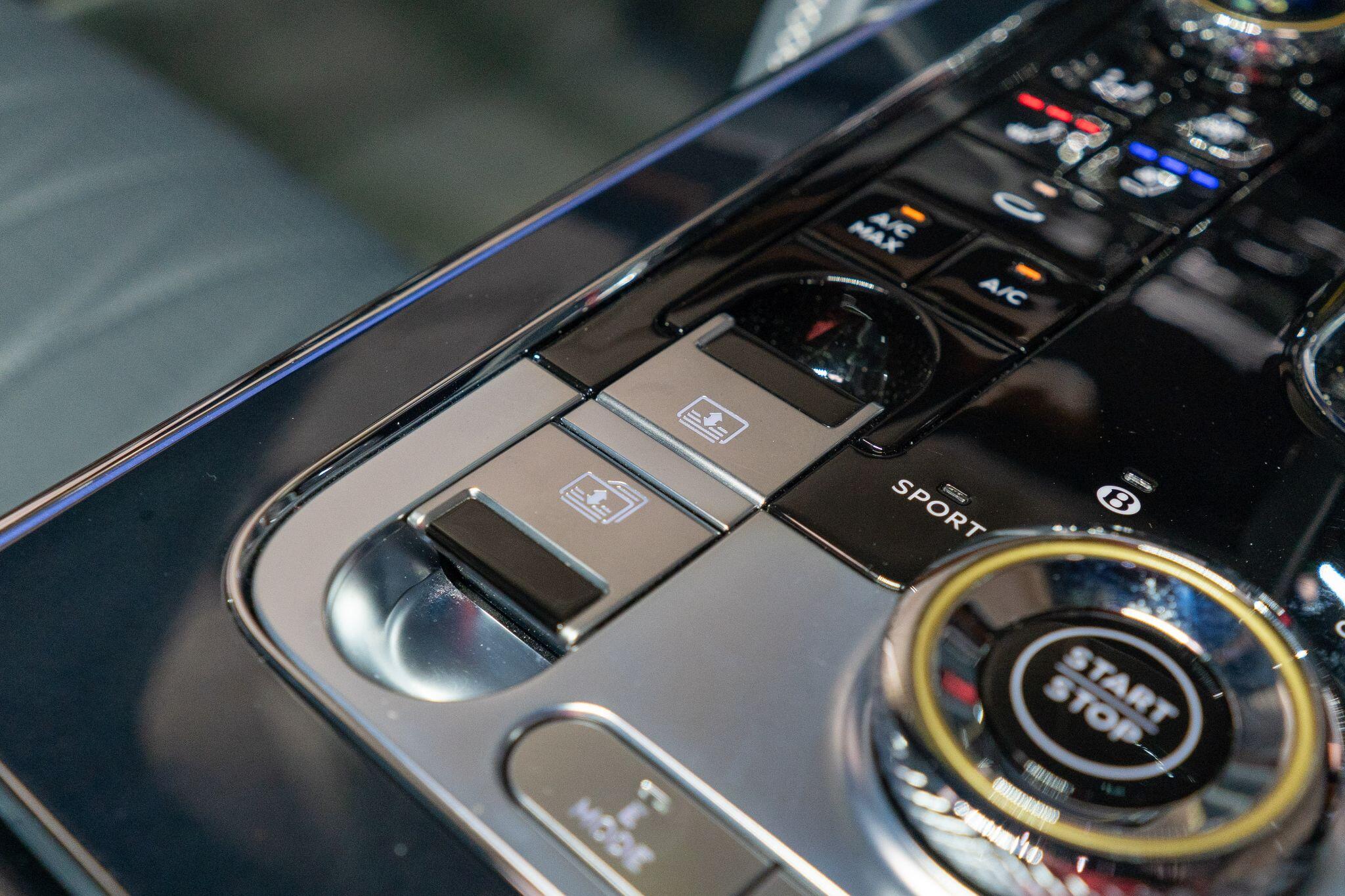 Bentley Flying Spur view 36