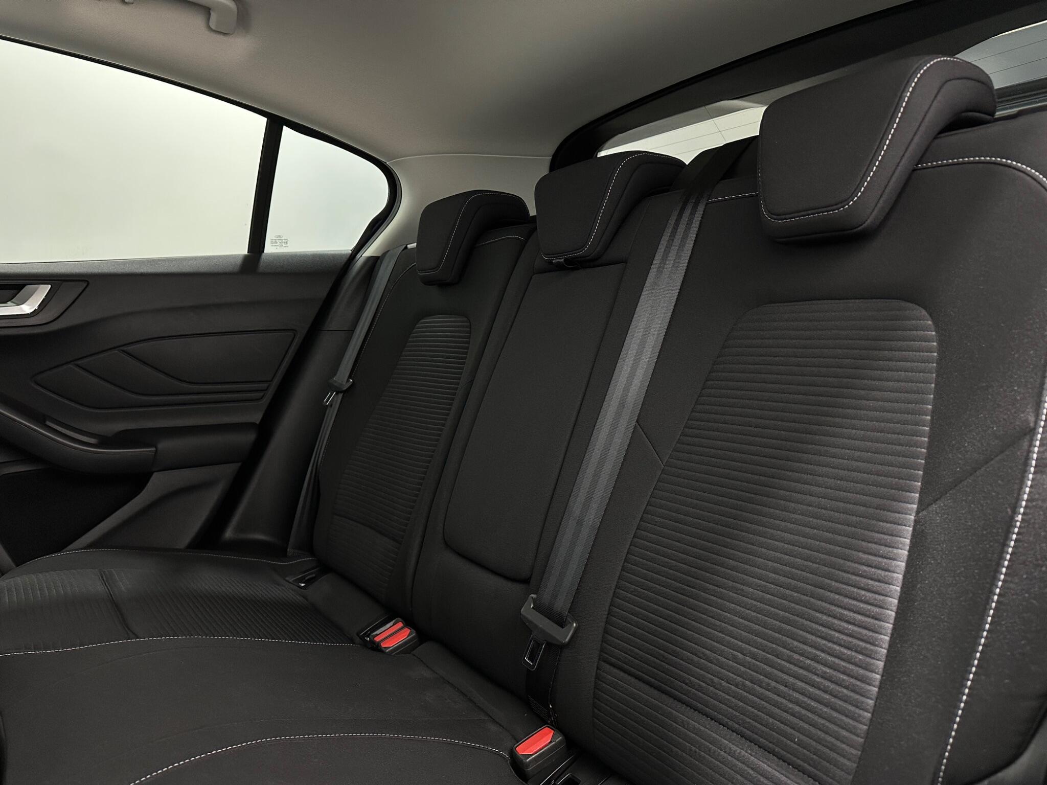 Ford Focus view 38