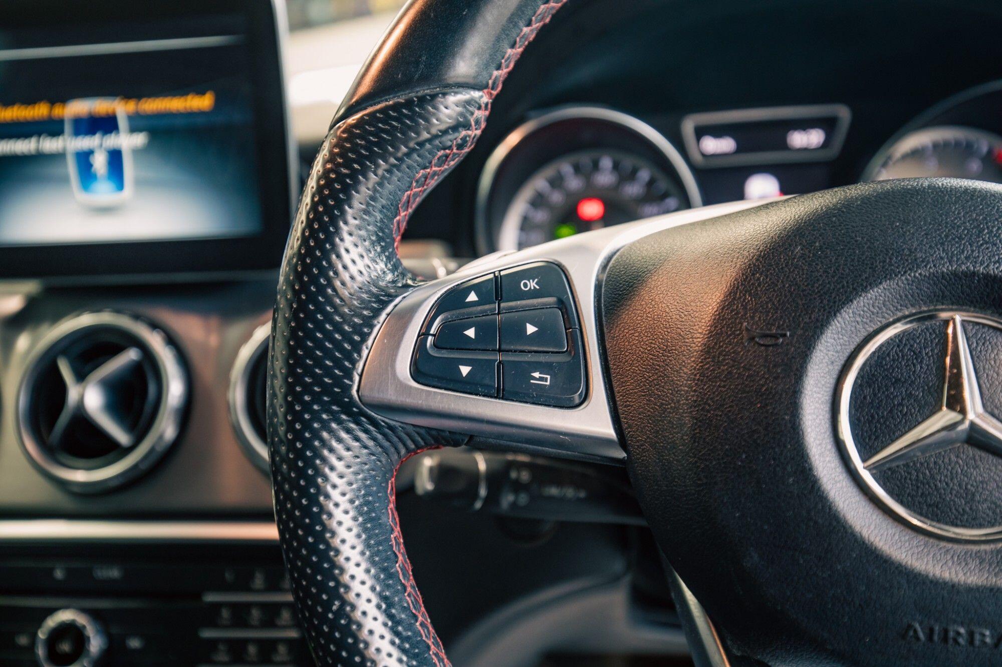 Mercedes-Benz Gla view 12