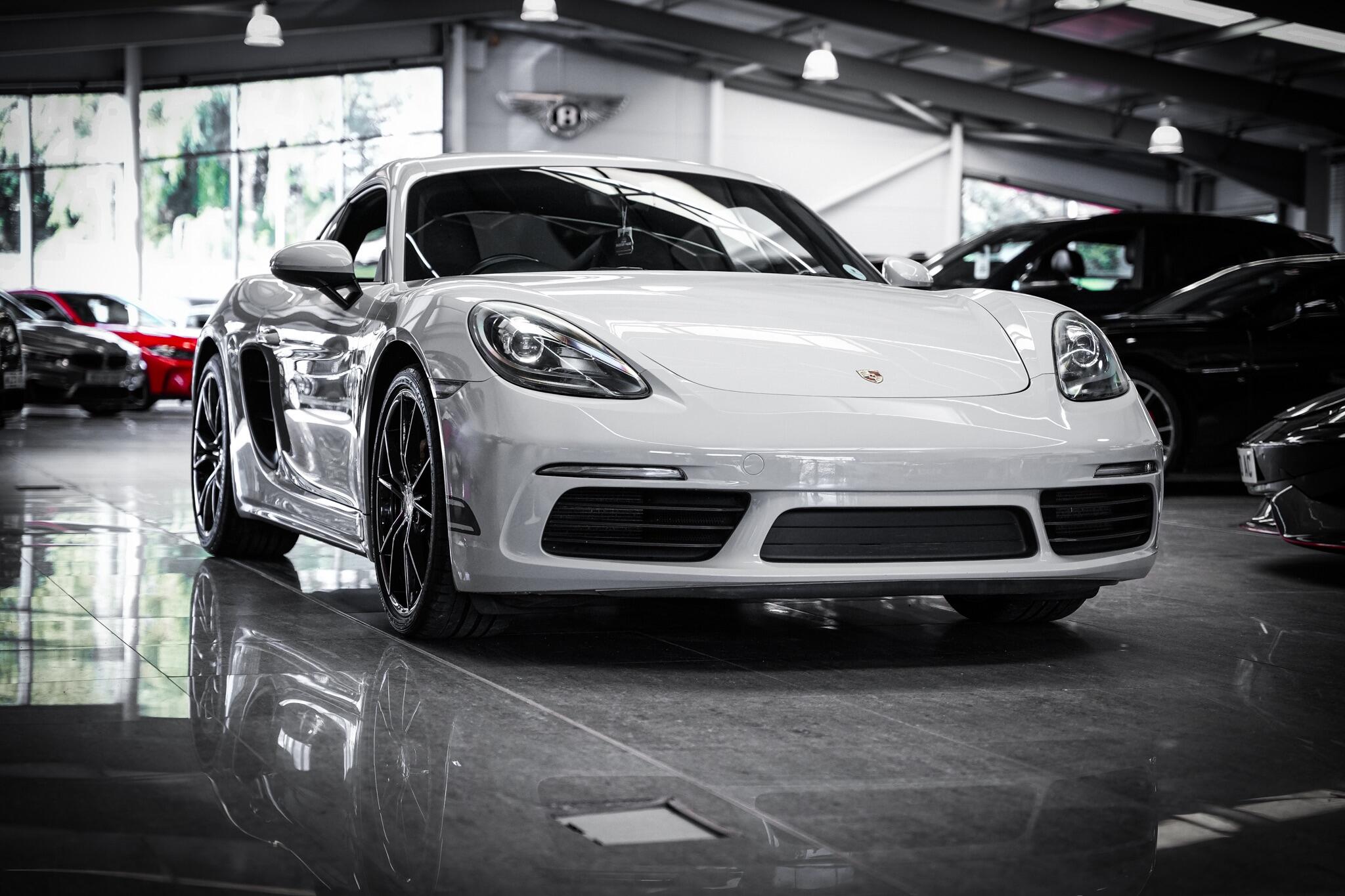 Porsche Cayman view 10