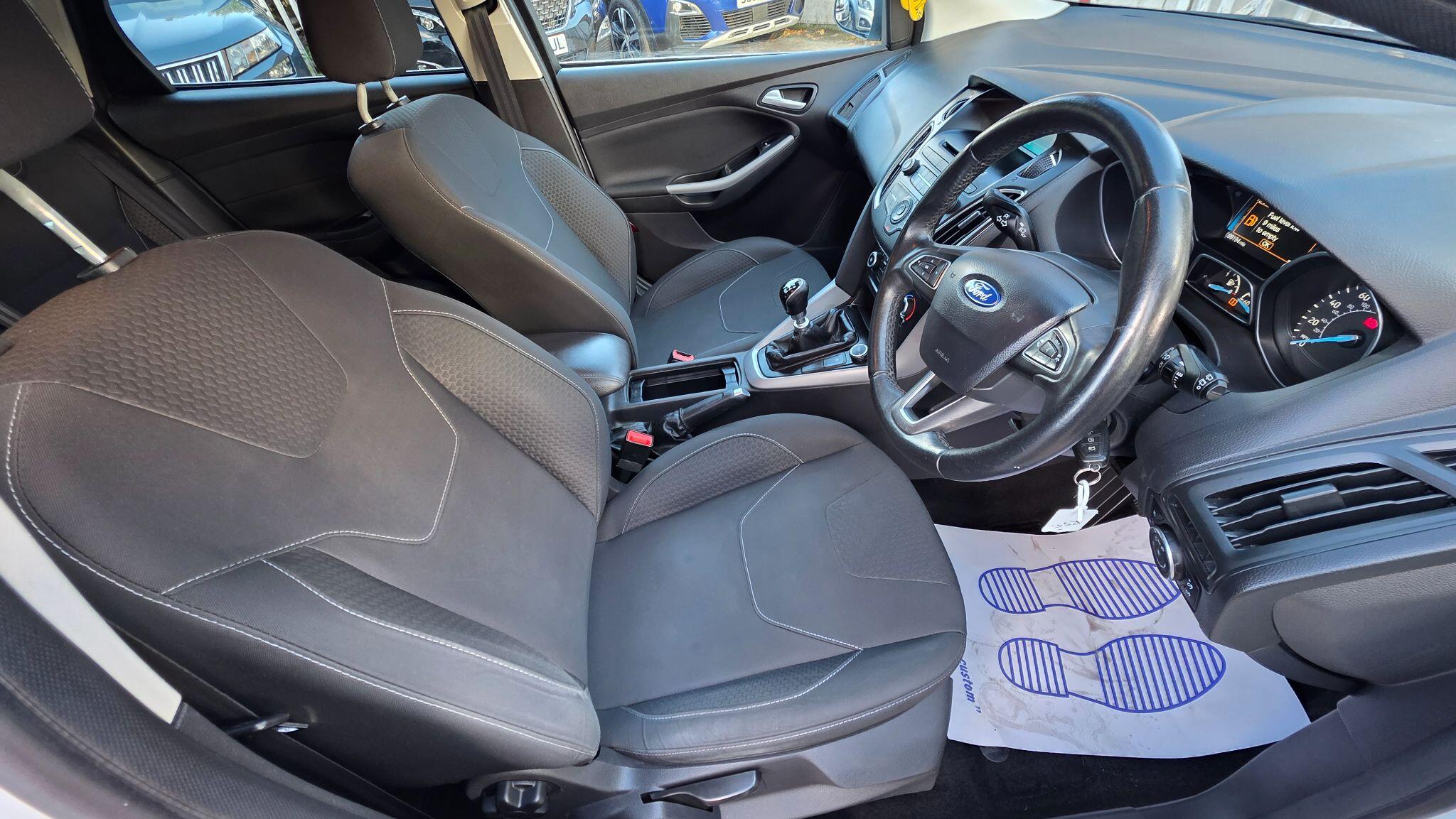 Ford Focus view 28