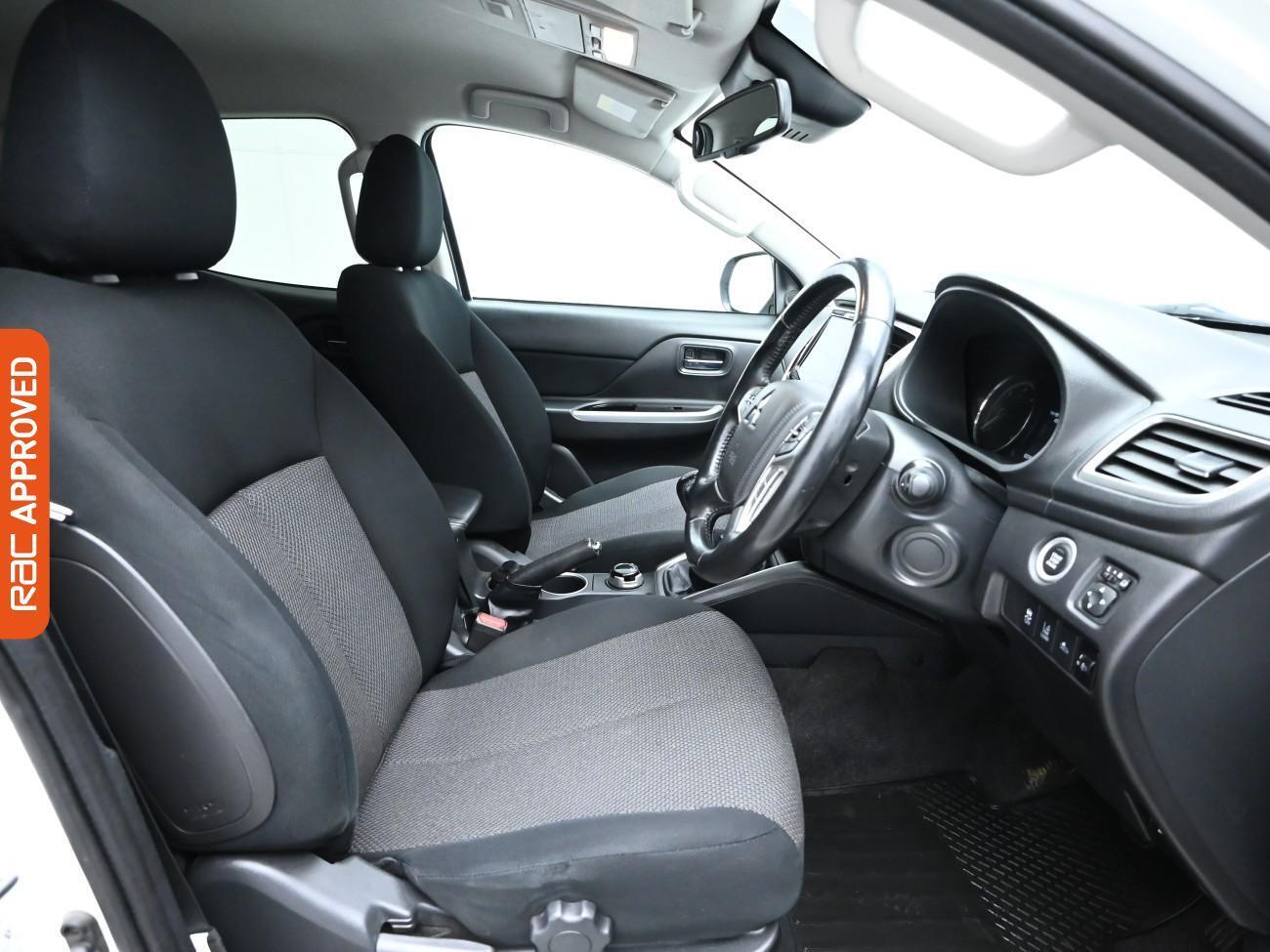 Mitsubishi L200 view 2