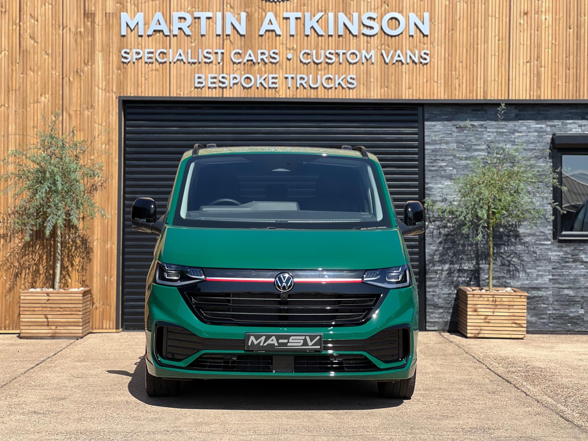 Volkswagen Transporter view 14