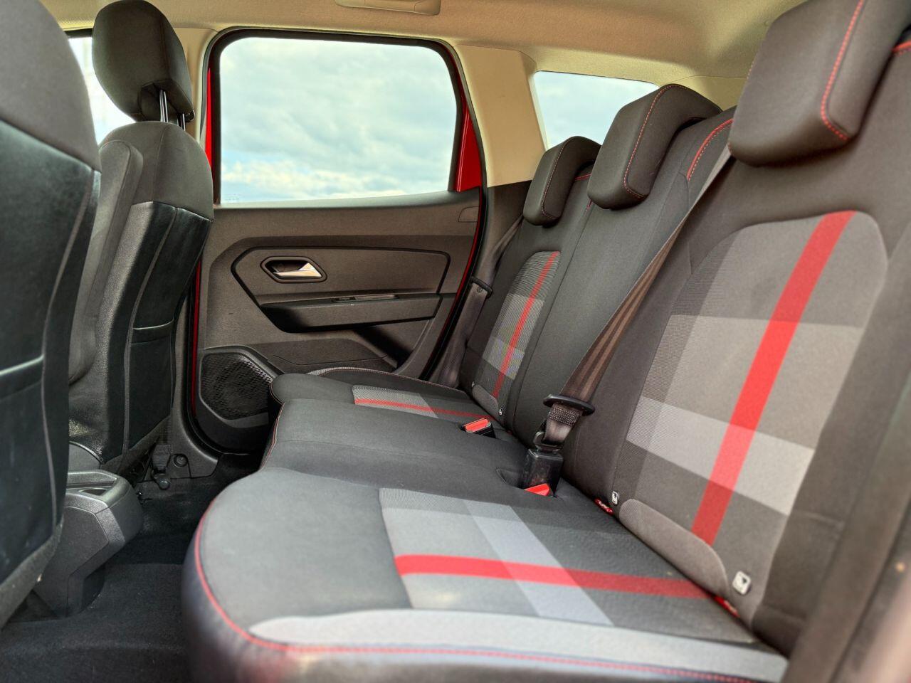 Dacia Duster view 13