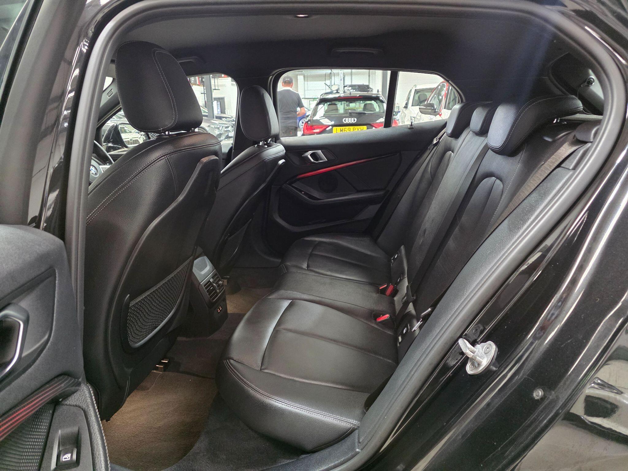 BMW 1 Series view 23