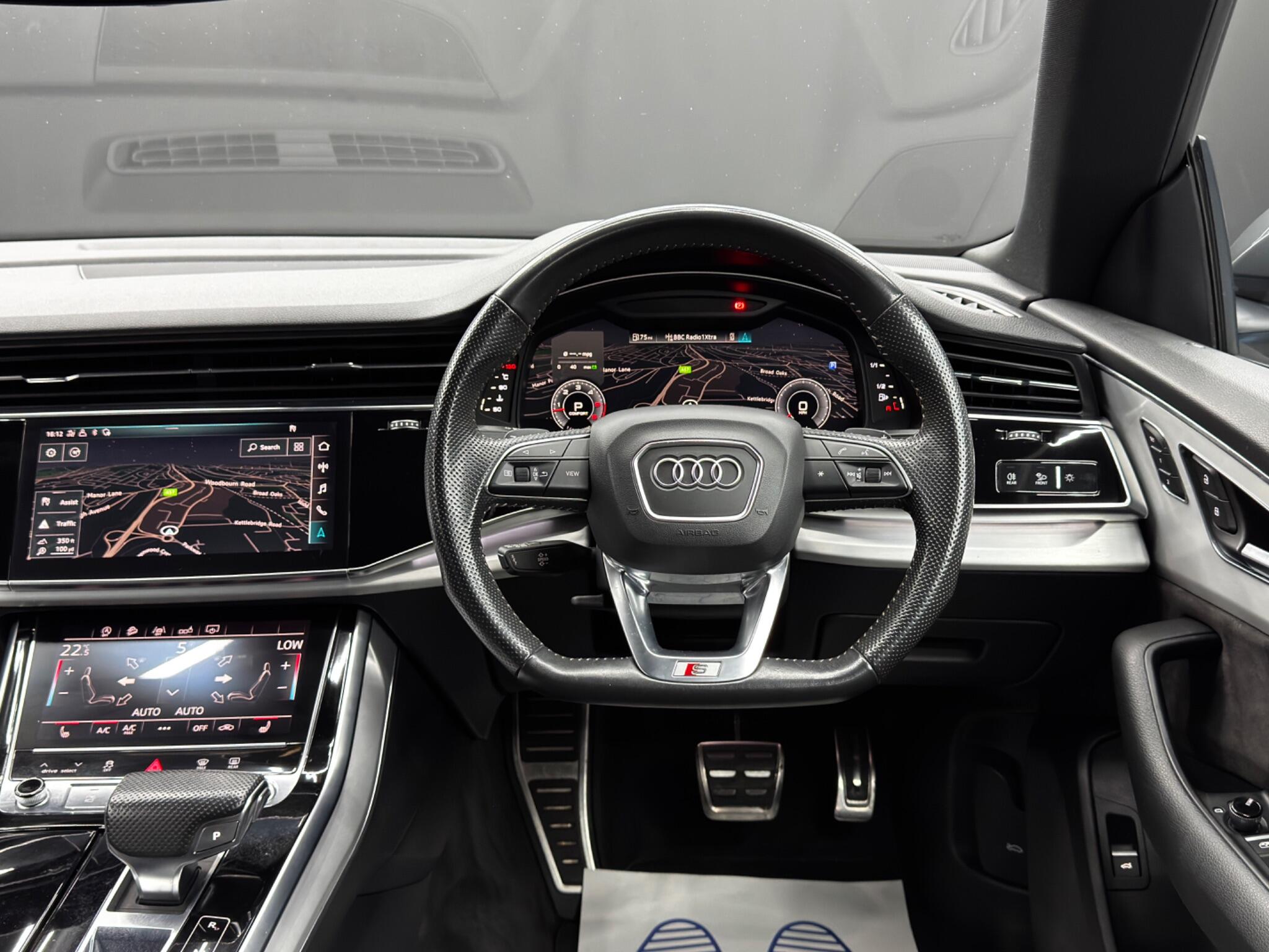 Audi Q8 view 18