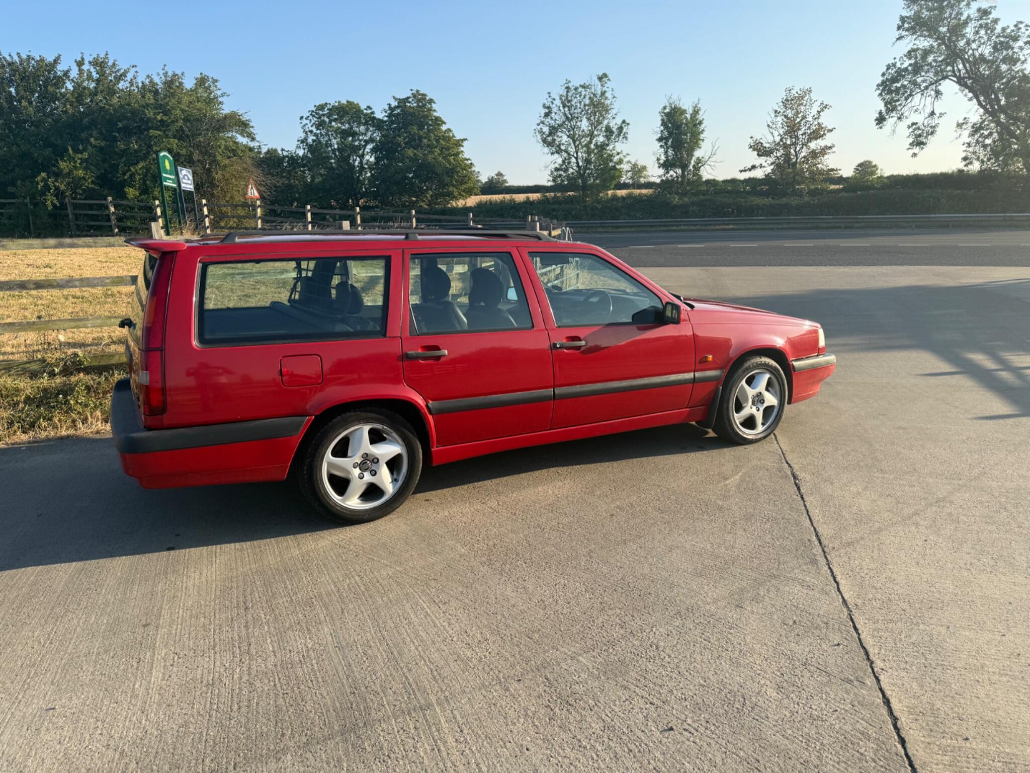 Volvo 850 2.5 20v GLT 5dr — photo 18 of 96