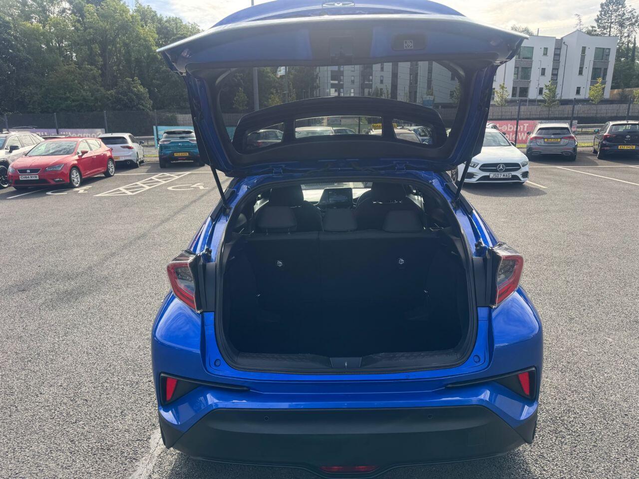 Toyota C-HR view 10