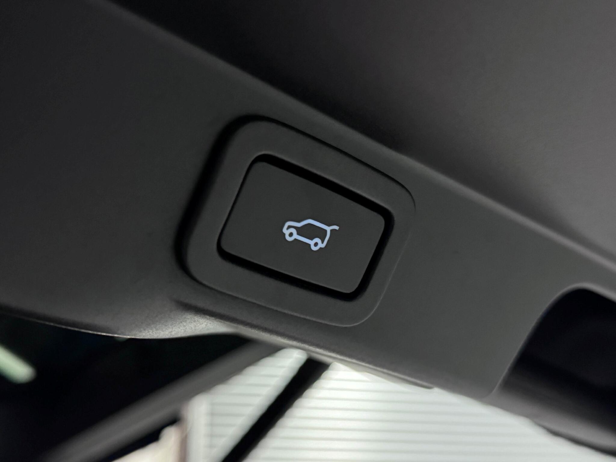 Land Rover Range Rover Sport view 9