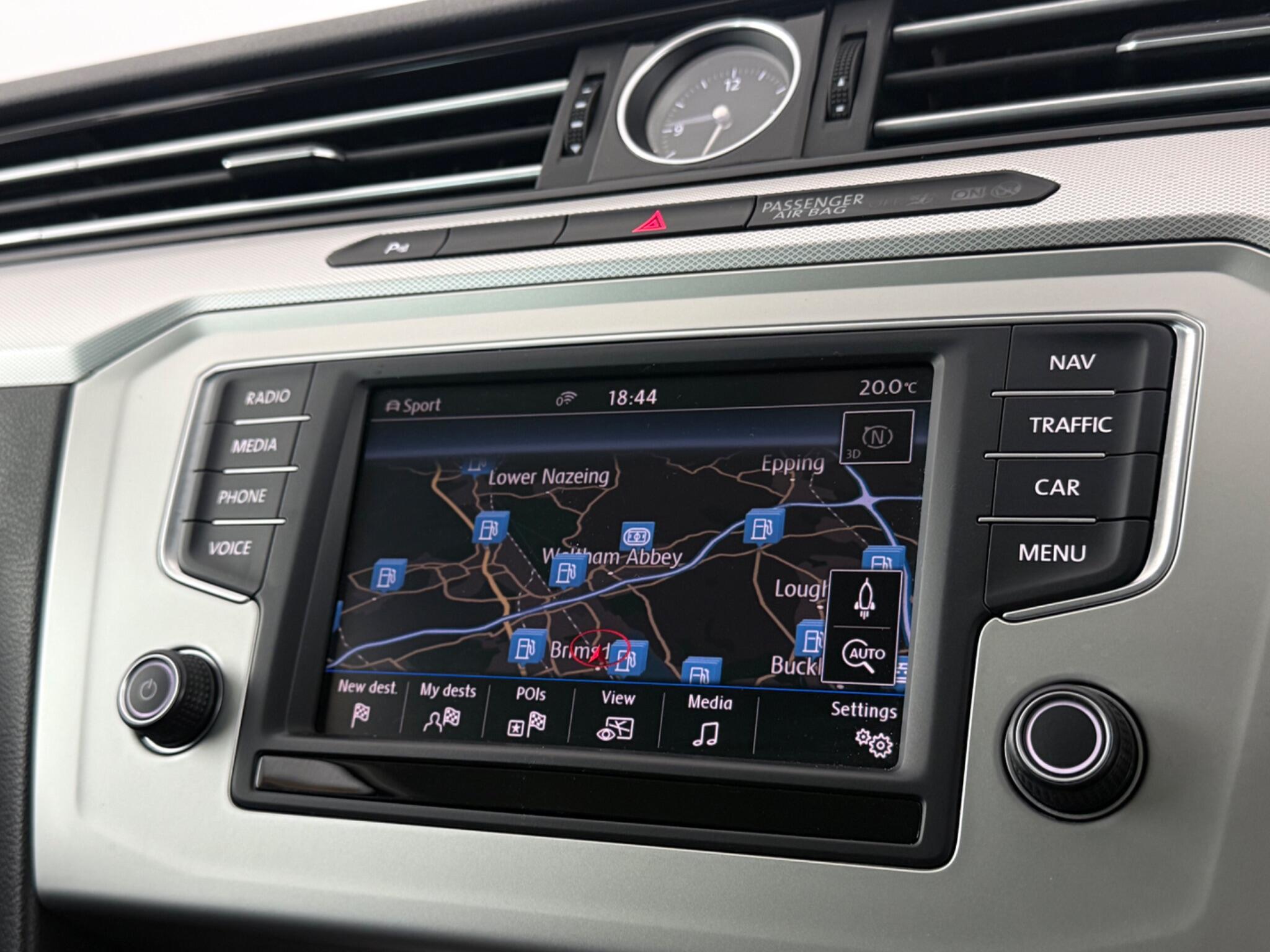 Volkswagen Passat view 20
