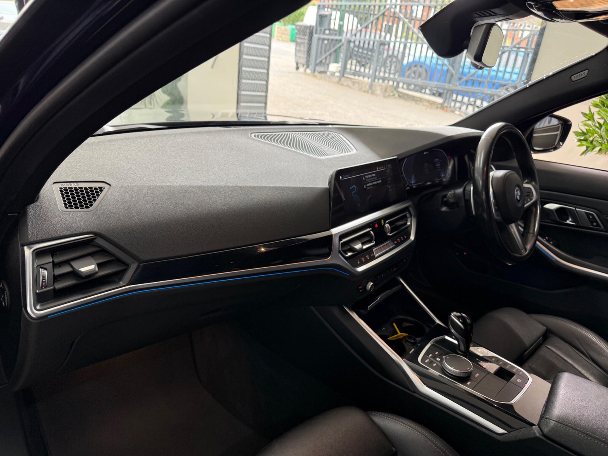BMW 3 Series view 40