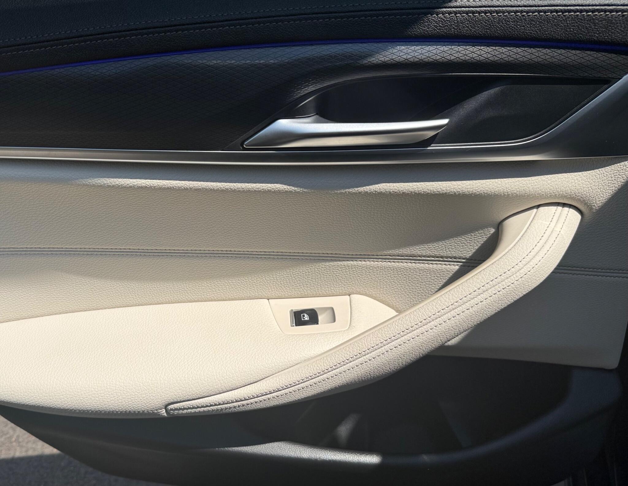 BMW 5 Series view 29