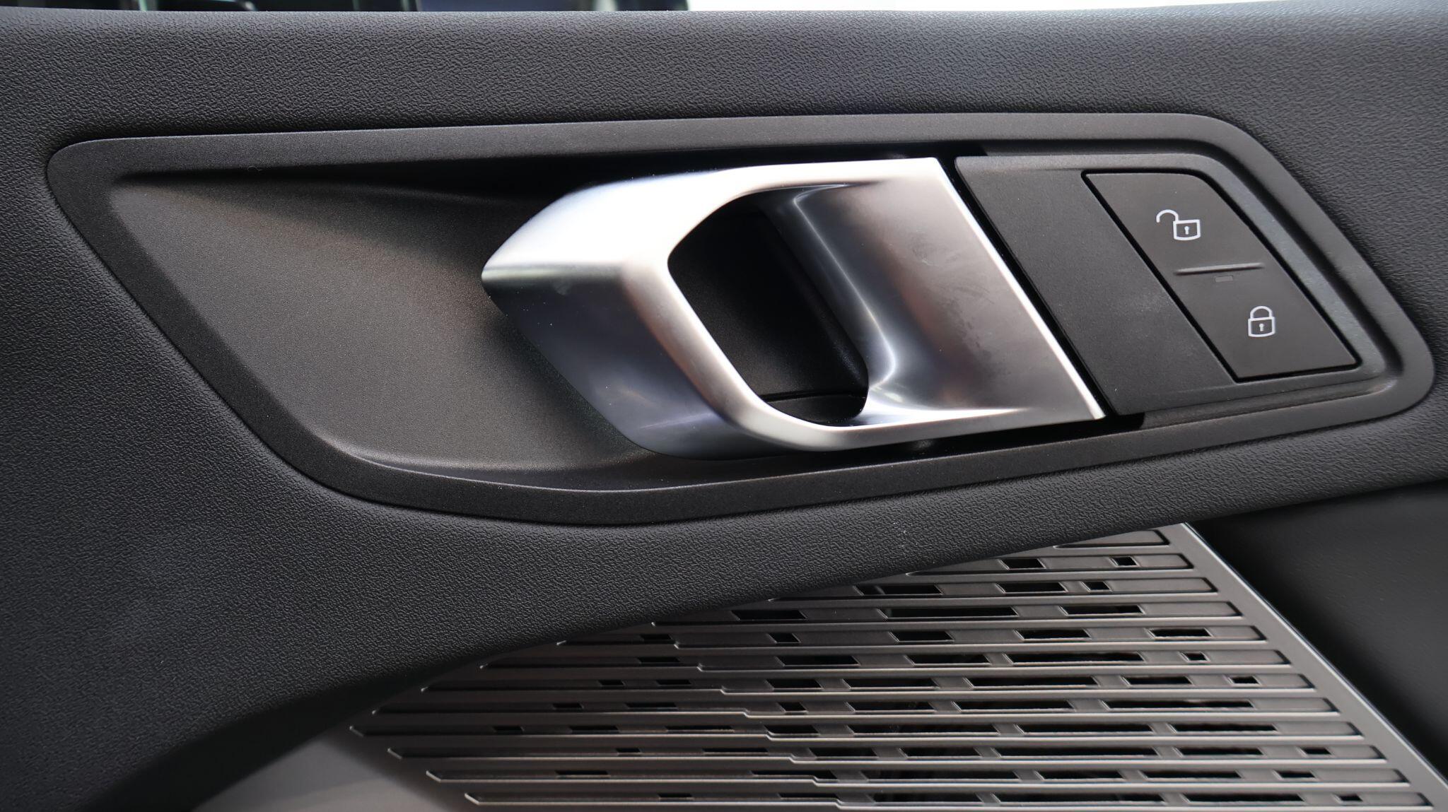 BMW 1 Series view 27