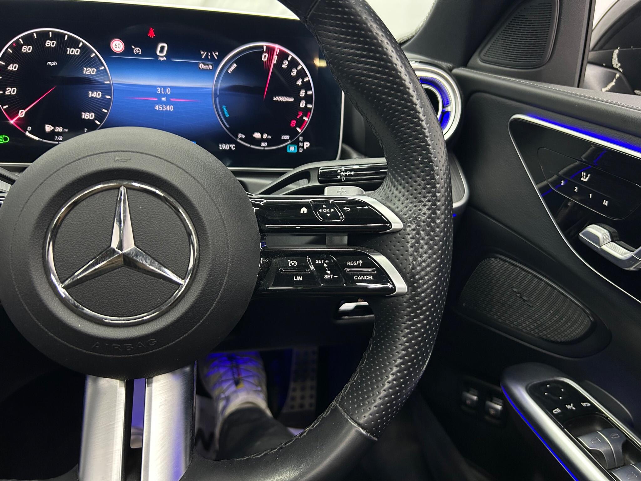 Mercedes-Benz C-Class view 49