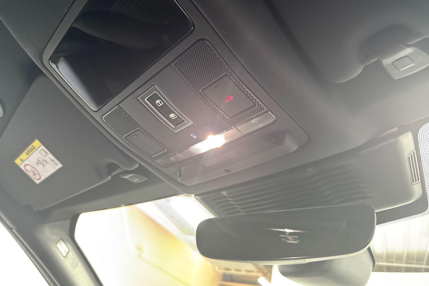 Land Rover Discovery Sport view 14