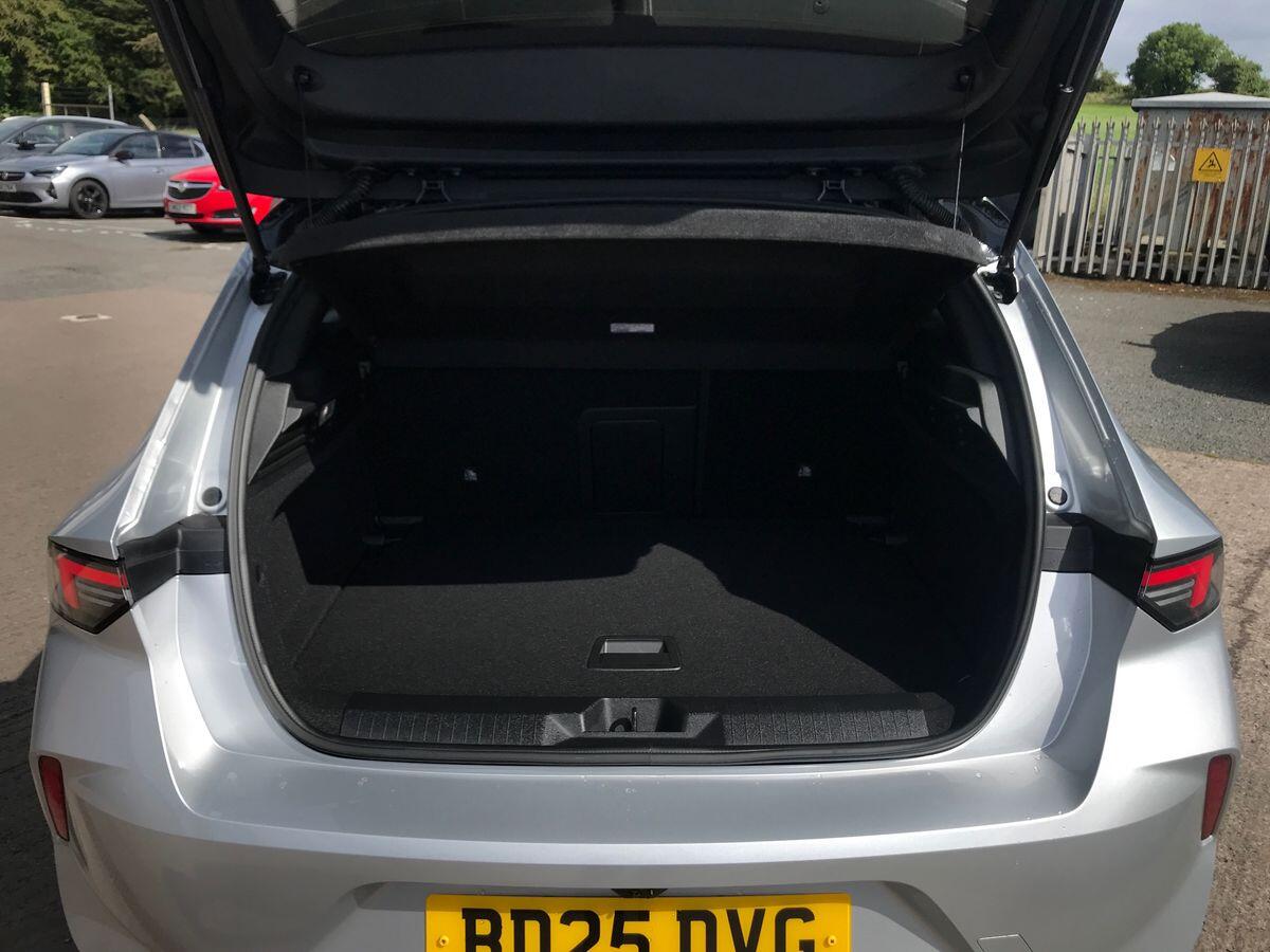 Vauxhall Astra view 8