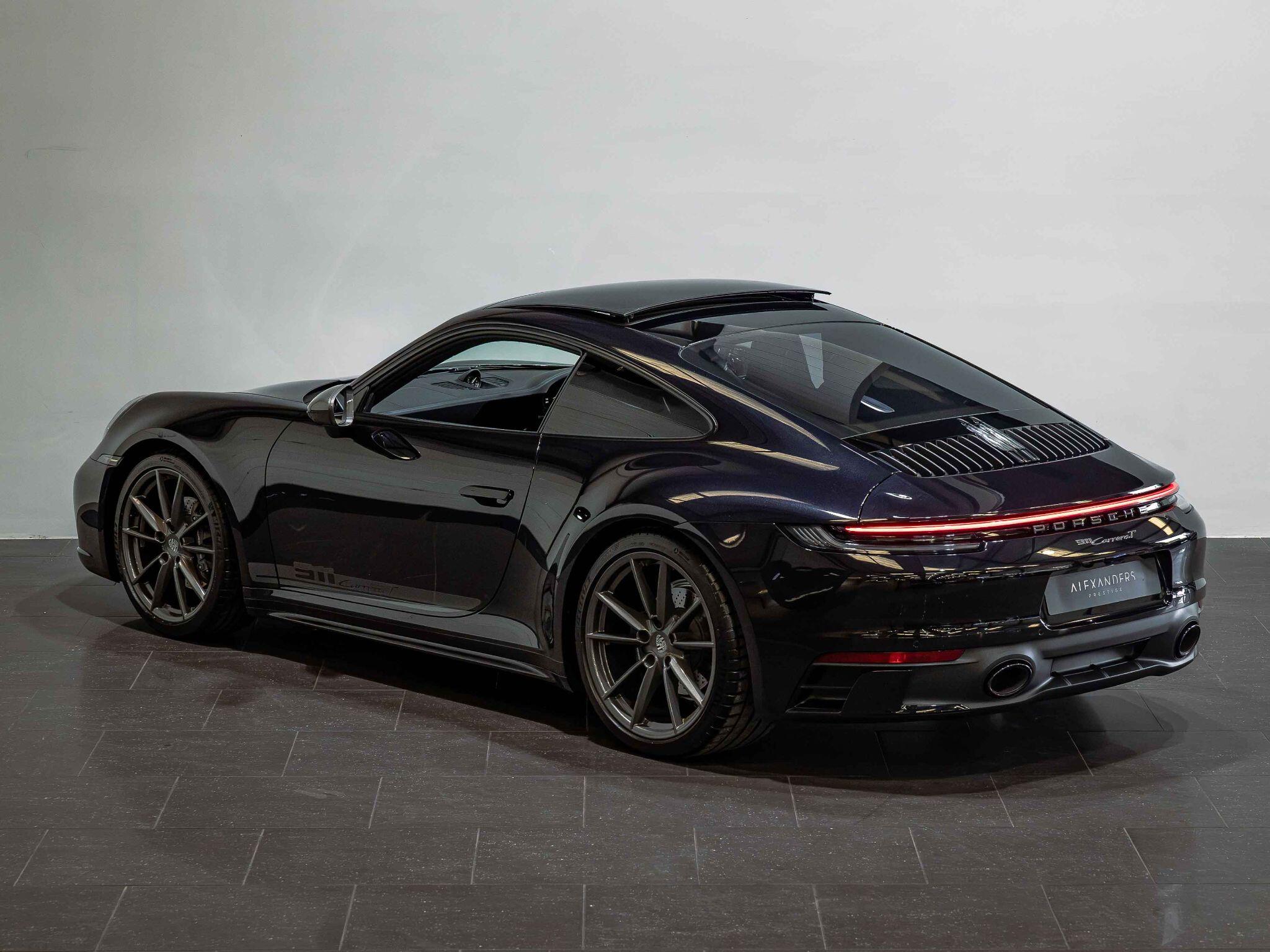 Porsche 911 view 5