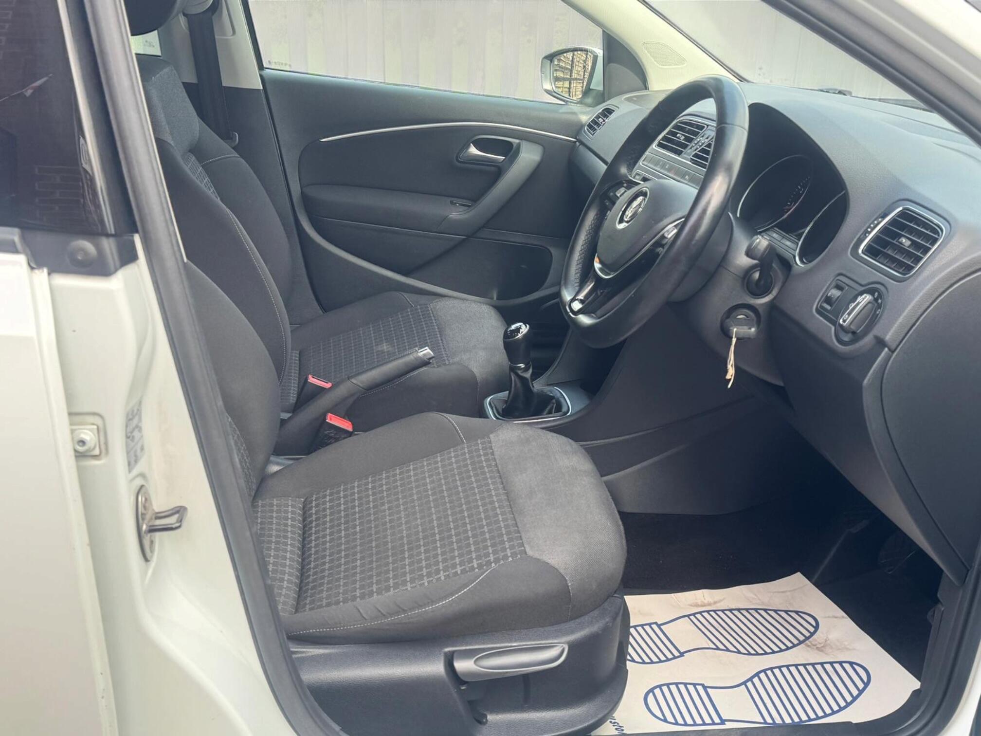 Volkswagen Polo view 4