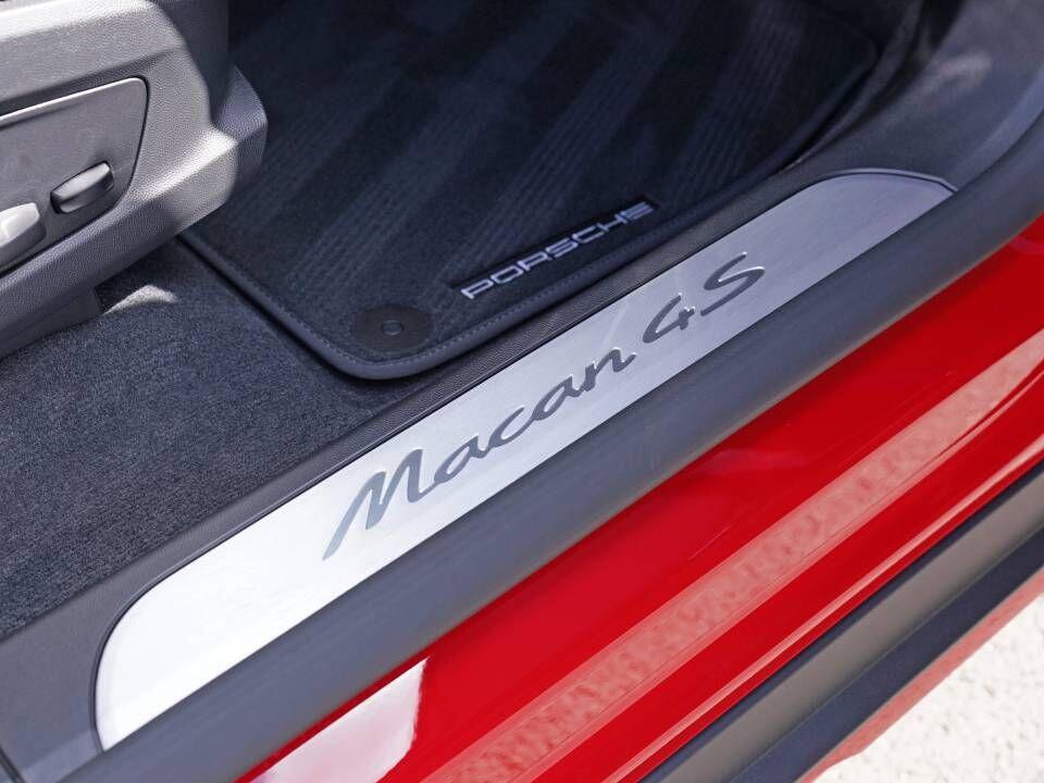 Porsche Macan view 48