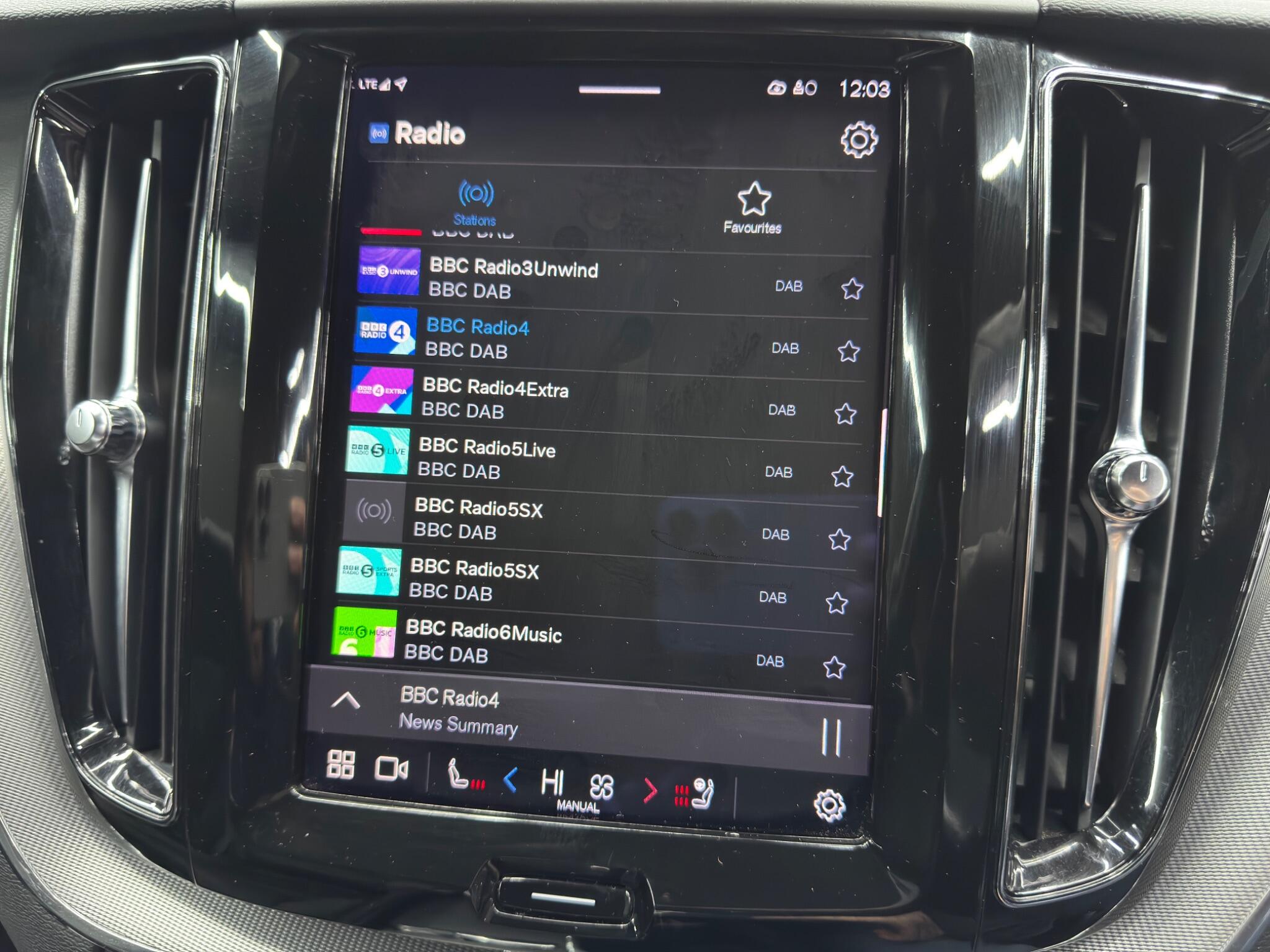 Volvo XC60 view 28