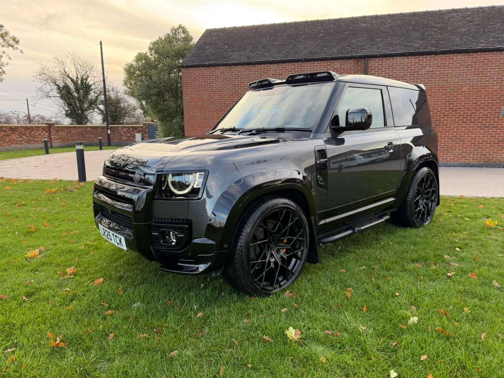 Land Rover Defender 90 view 2